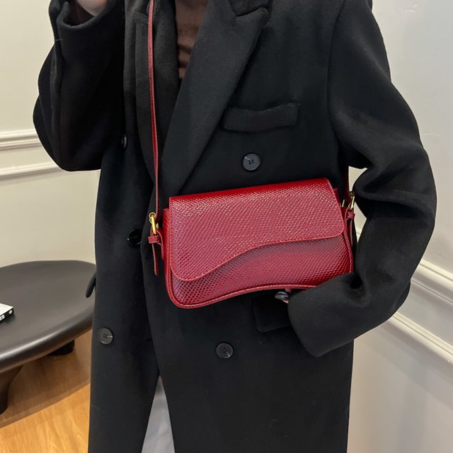 Bolso de hombro para mujeres PU cuero pequeño bolso retro de color sólido sólido envoltura de hombro para excursiones para salir de cita diaria de compras