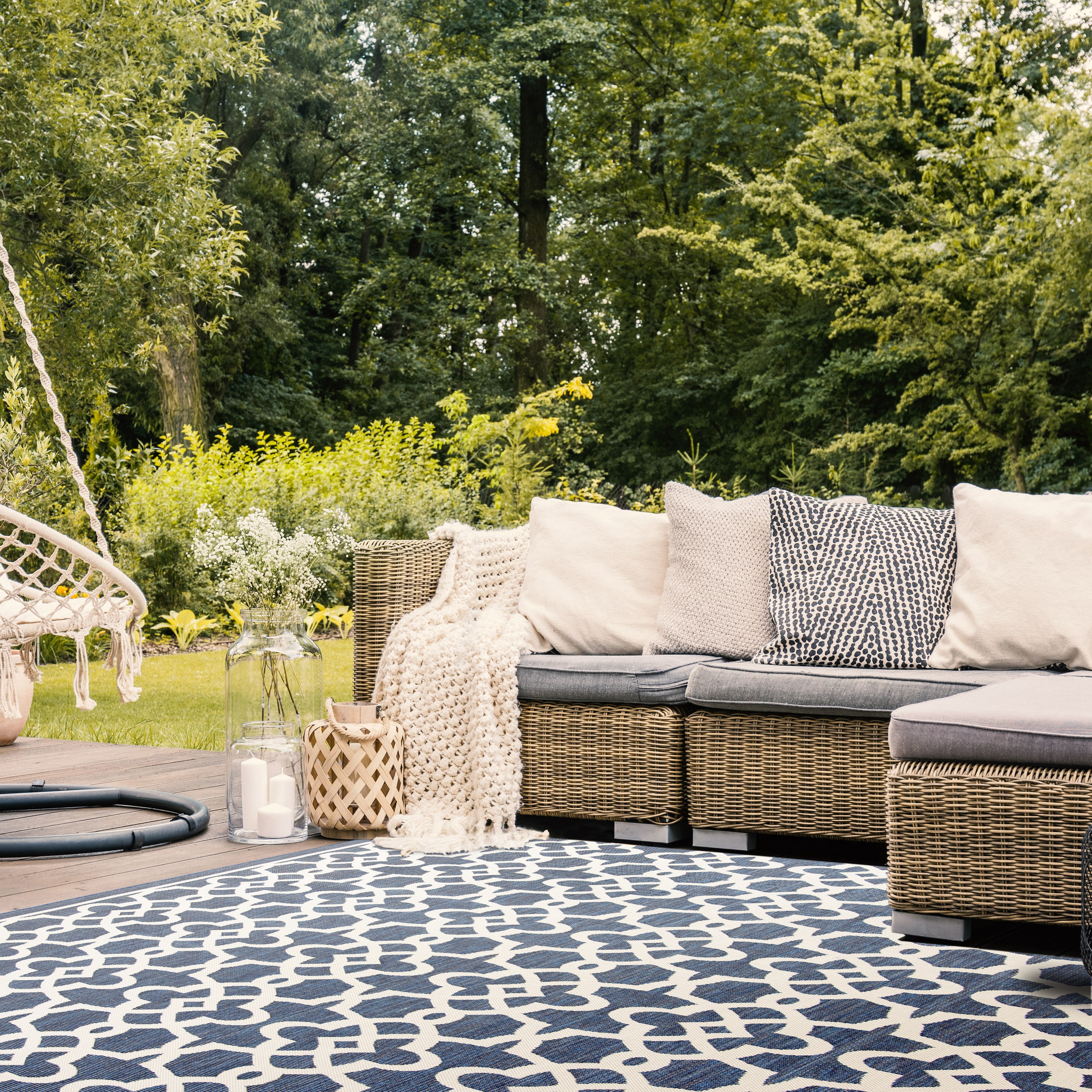 Safavieh Courtyard Carlos Oriental Indoor/Outdoor Area Rug, Navy/Beige, 6'7" x 9'6"