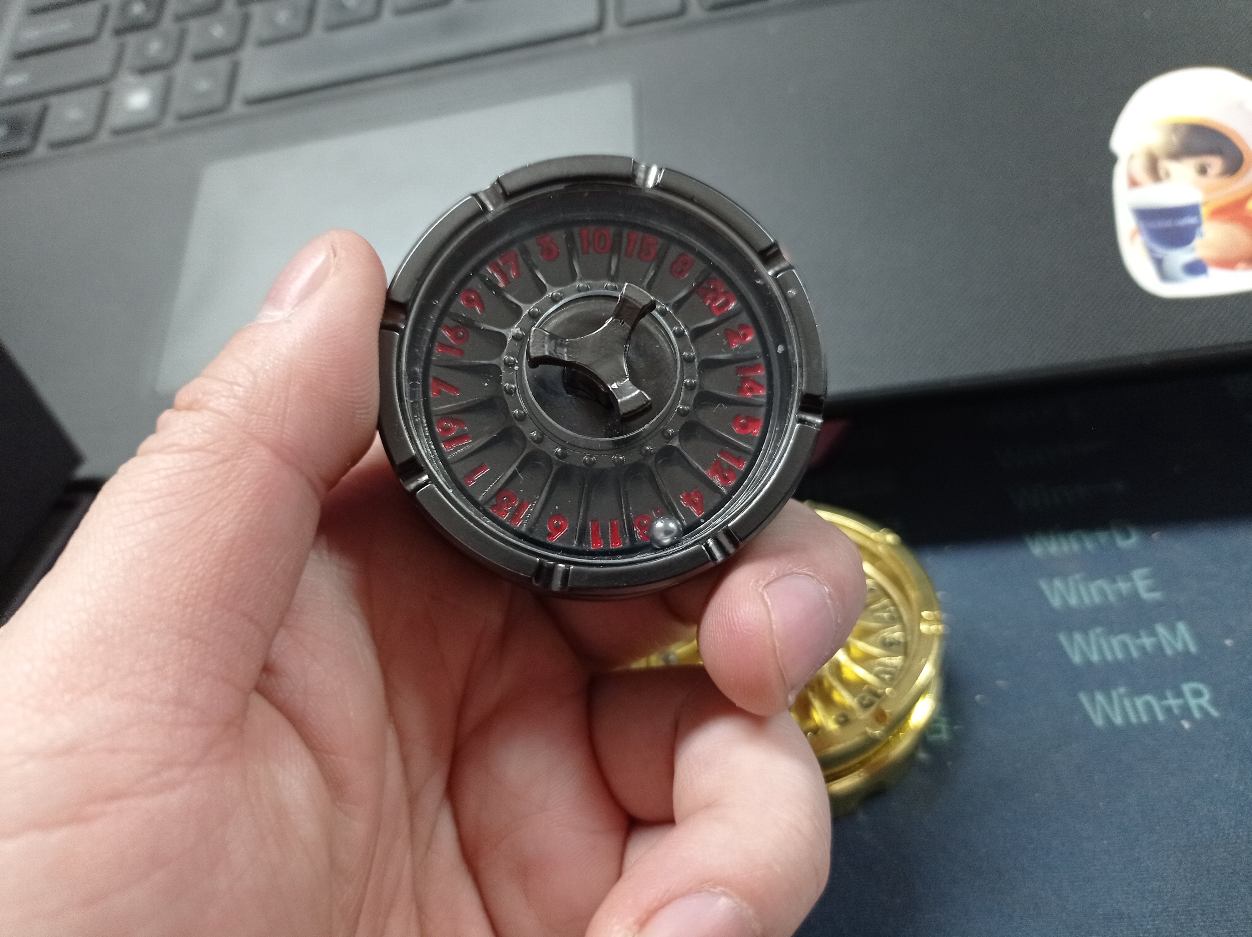 The latest gyro D20 dice punk style dragon pattern board game dice gyro metal turntable probability chooser