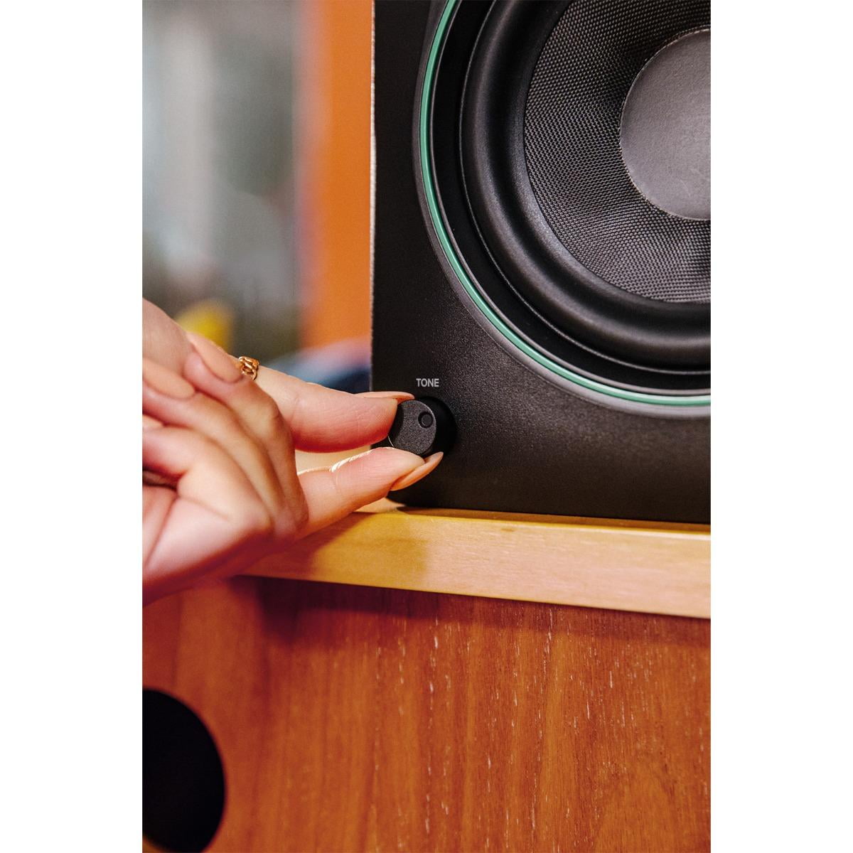 Mackie CR8BT 8" Powered Bluetooth Studio Monitors with Stands Package