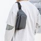 thumbnail image 5 of Riñoneras de moda para hombres y mujeres, impermeables, con orificio para auriculares para correr, viajar y andar en bicicleta., 5 of 5