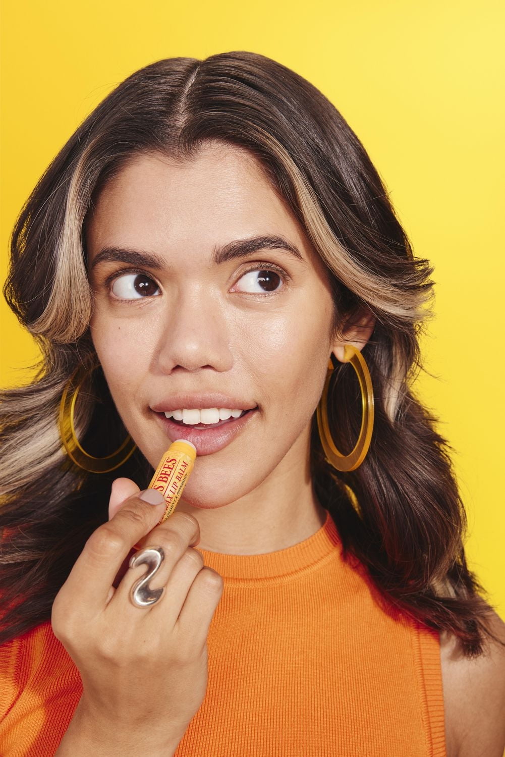 Burt's Bees Baume hydratant pour les lèvres 100% d’origine naturelle, mélange de fruits, 3 paq Ces trois baumes pour les lèvres aux superfruits de Burt’s Bees® aident les lèvres à se sentir à leur meilleur grâce aux vertus naturelles de la cire d’abeille et aux puissants extraits de fruits.