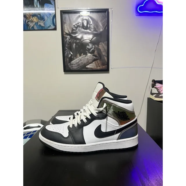 Size 9.5 - A i r-Jor-dan 1 SE Mid Heat Reactive - Color Change