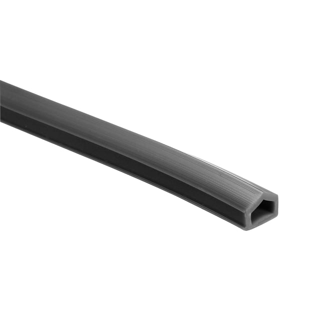 aluminio perfil ranura cubierta plano sello negro 4m 10mm 4545 5050 serie para 3d impresora accesorios paquete de 1. Sello plano de PVC negro de 4 m con ranura central de 10 mm compatible con perfiles 4545/5050; vista en 3/4 de la sección longitudinal con extremo cortado y textura lisa, diseñado para sellar ranuras en marcos de impresoras 3D, máquinas CNC y estructuras de aluminio; paquete de 1.