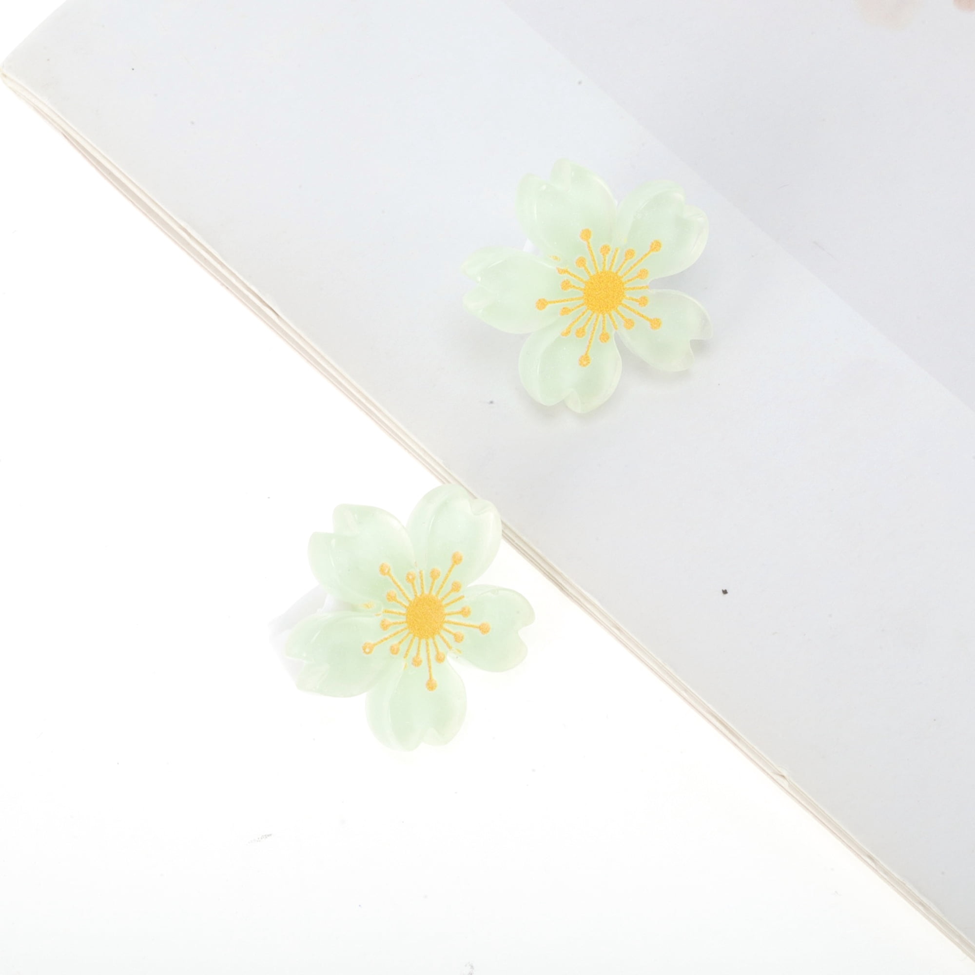Unique Bargains Cute Flower Shoelace Charms for Personalizing 1 Pair Light Green