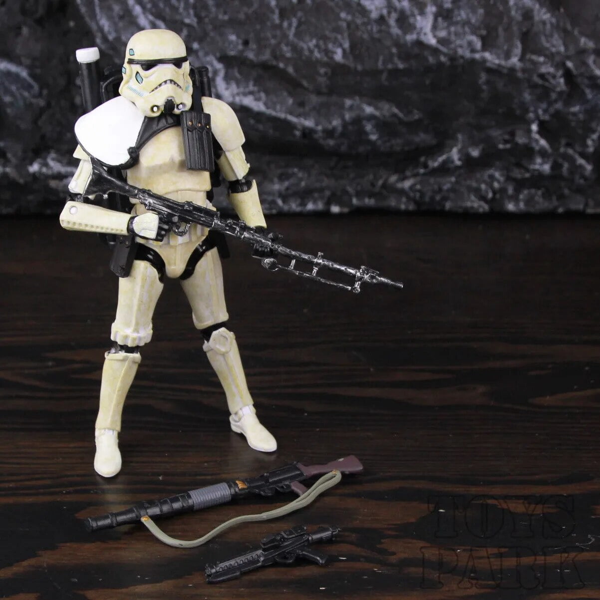 Star Wars B6002 - Casco Nero Serie Titanio 1/6th - Capitano Phasma e 1° Ordine Stormtrooper