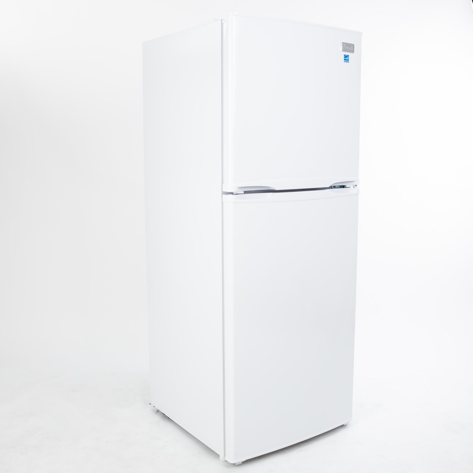 Avanti FF7B0W 22 Inch Freestanding Top Freezer Refrigerator with 7 cu. ft. Total Capacity