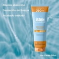 thumbnail image 4 of ISDIN Fotoprotector Gel Cream SPF 50+, Protector Solar Corporal refrescante e hidratante, Ideal para toda la familia, 250 ml, 4 of 5