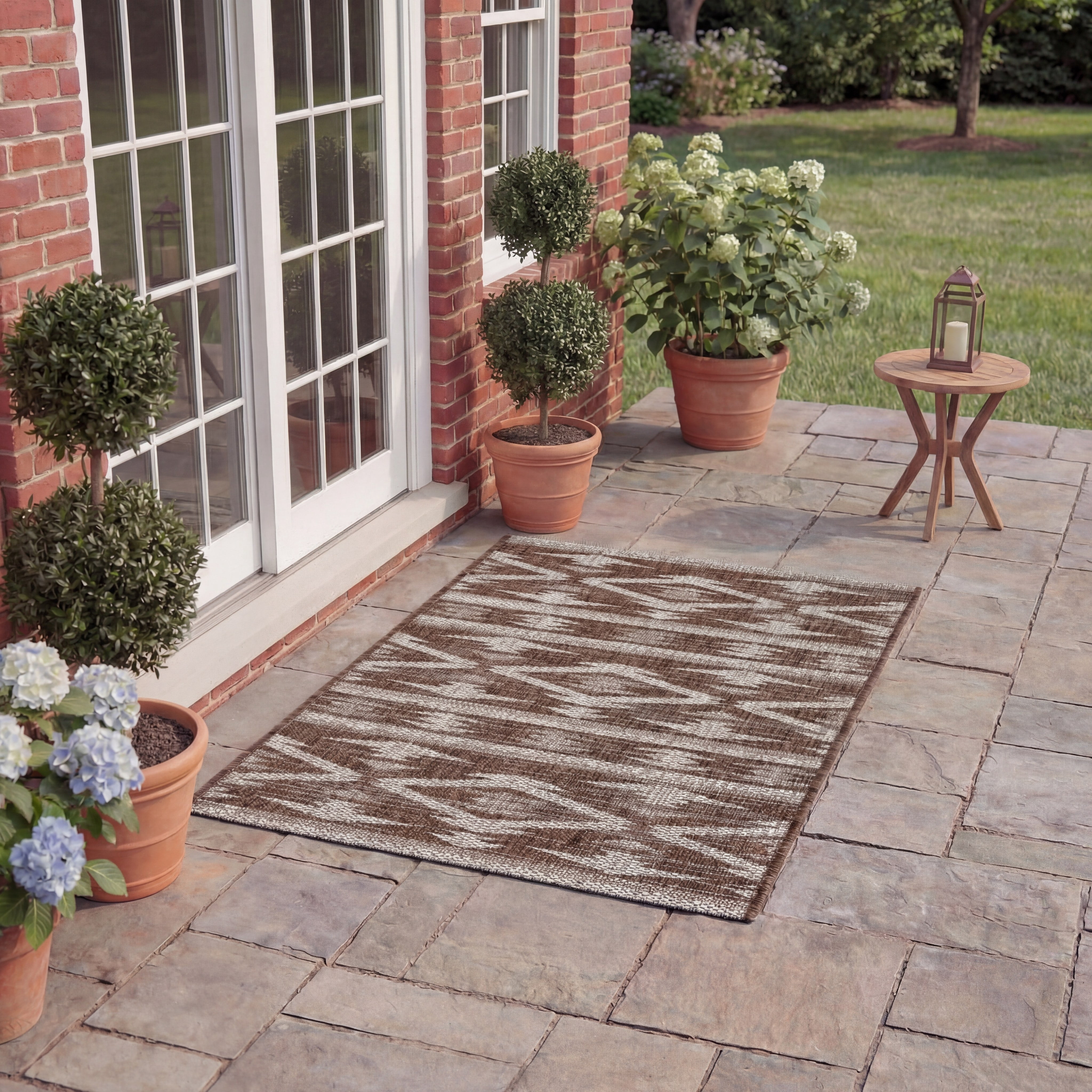 SAFAVIEH Courtyard April Geometric Indoor/Outdoor Area Rug, Brown/Ivory, 6'7" x 9'6"