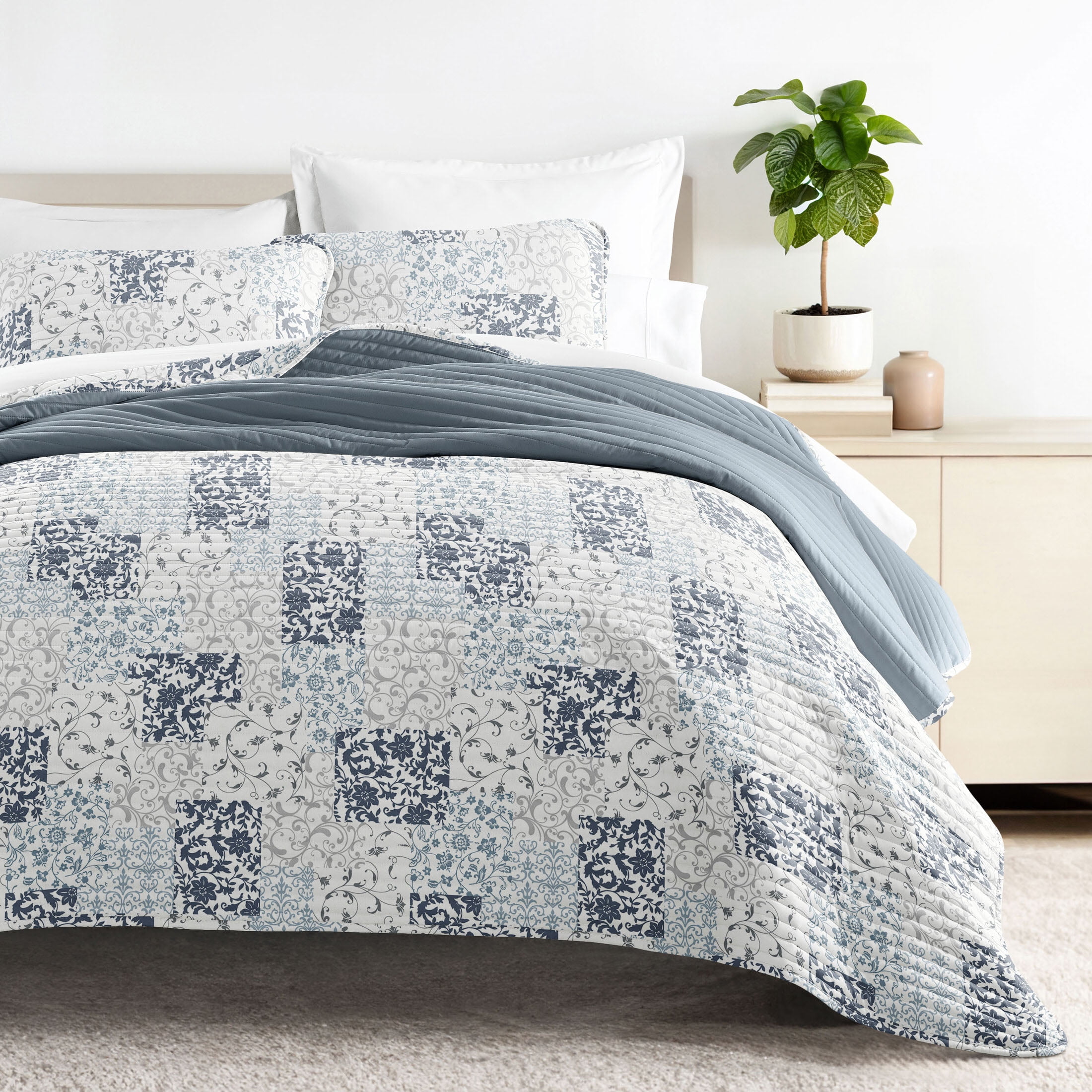 Ultra Soft Lightweight Quilt Sets in Patchwork Dusk Blue for Twin/TwinXL Bedding by Comfort Canopy