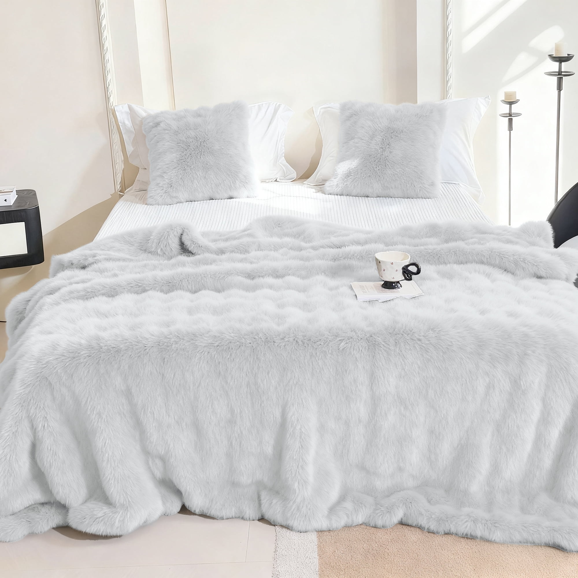 Sanmadrola Throw Blanket Faux Fur for Couch, Fuzzy Soft Plush Thick Bubble Blanket for Sofa Bedroom Living Room 60''x 80'' White