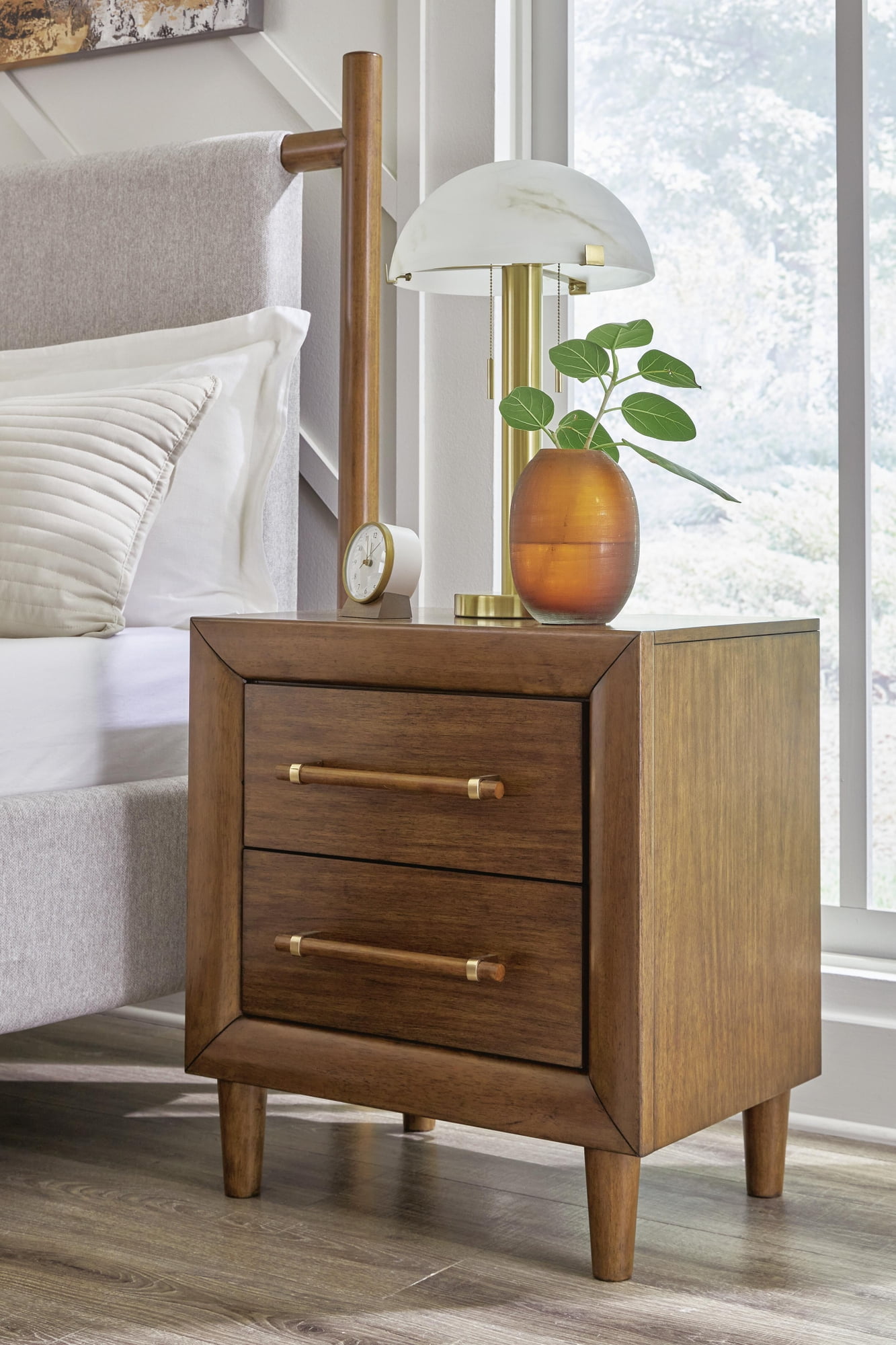 Signature Design by Ashley Lyncott Nightstand with USB Charging, Brown
