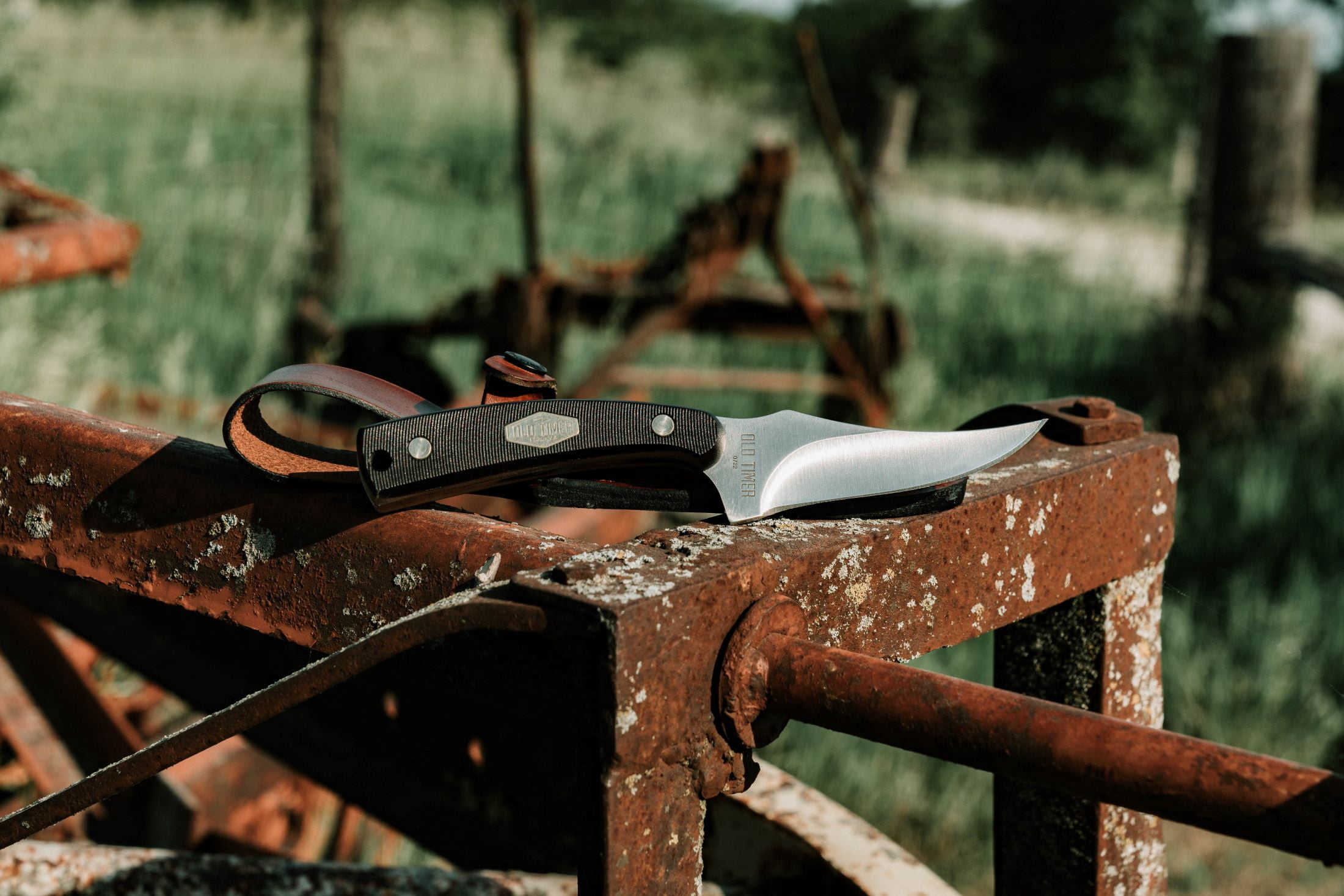 Old Timer Sharpfinger Full Tang Knife with 3.3" Blade and Saw Cut Handle