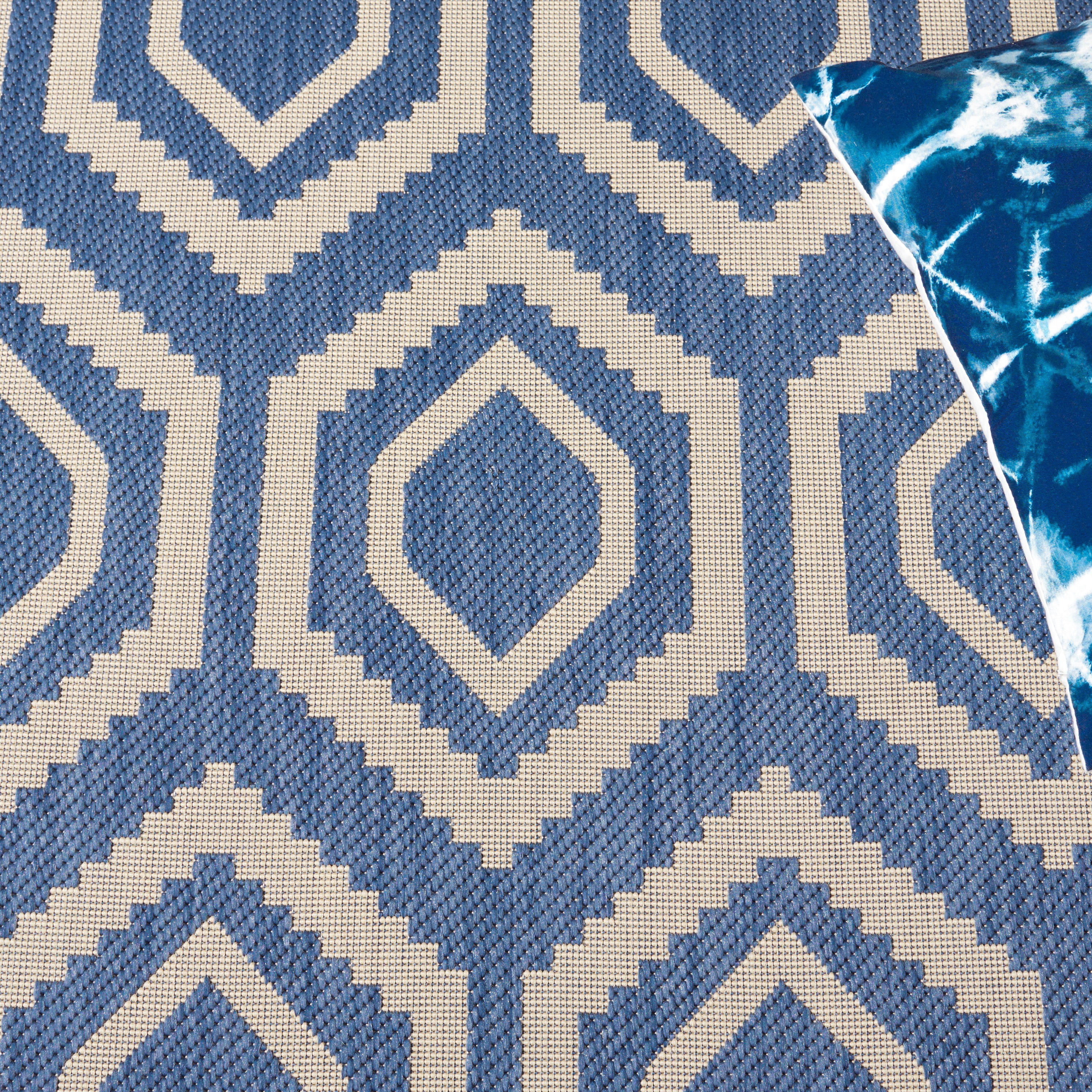 Safavieh Courtyard Amelia Geometric Indoor/Outdoor Area Rug, Blue/Beige, 5'3" x 5'3" Round