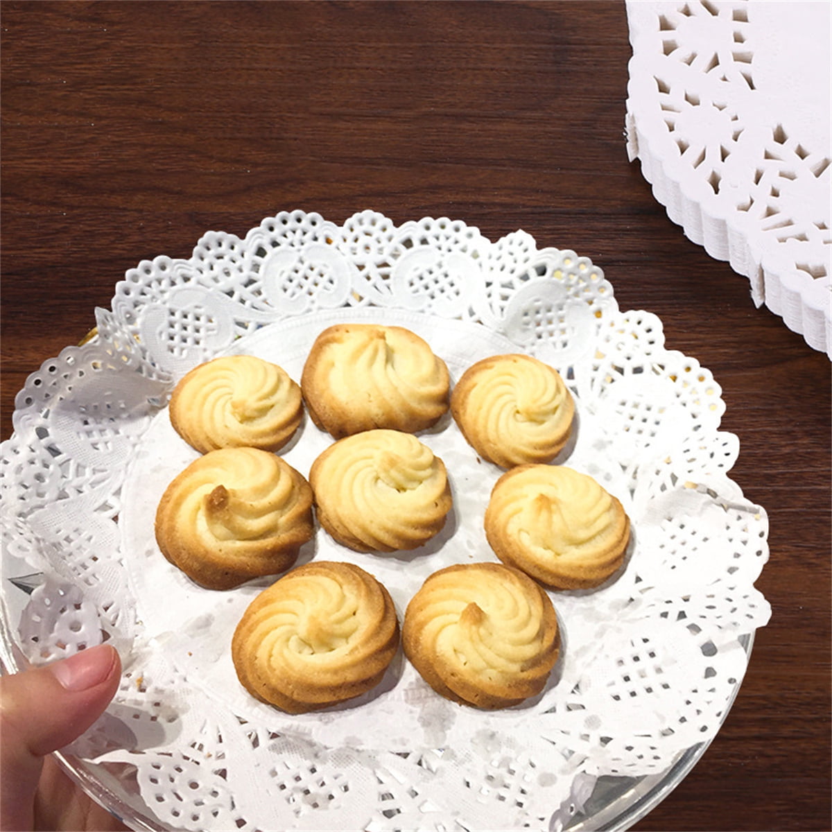 Lace Paper Placement, 12 inch Round White Paper Placement, Disposable Paper Placemats, for Wedding, Birthday, Cakes, Desserts, Tableware Food Decoration, Pack of 100