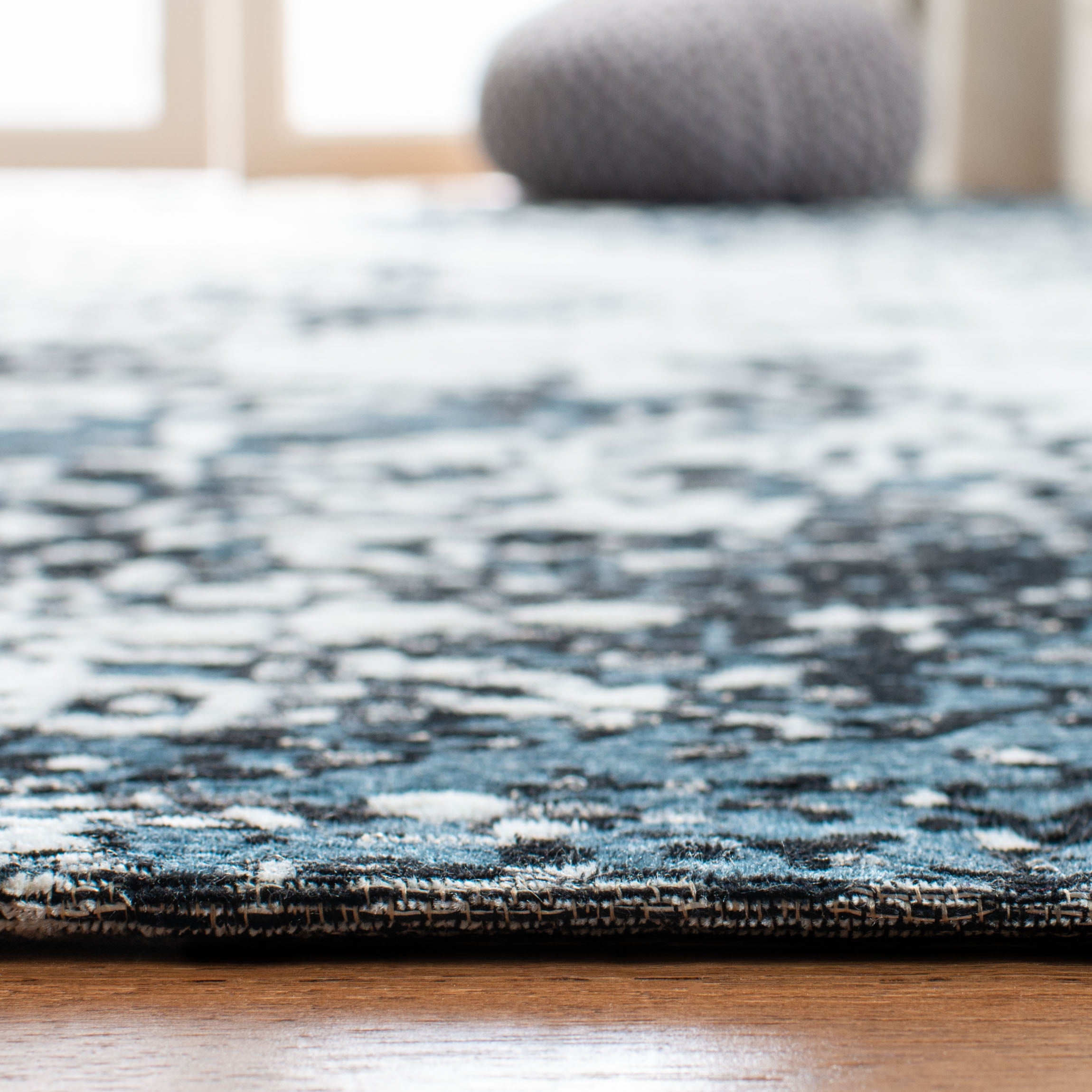 SAFAVIEH Classic Vintage Giuseppe Overdyed Area Rug, Navy/Ivory, 6' x 9'