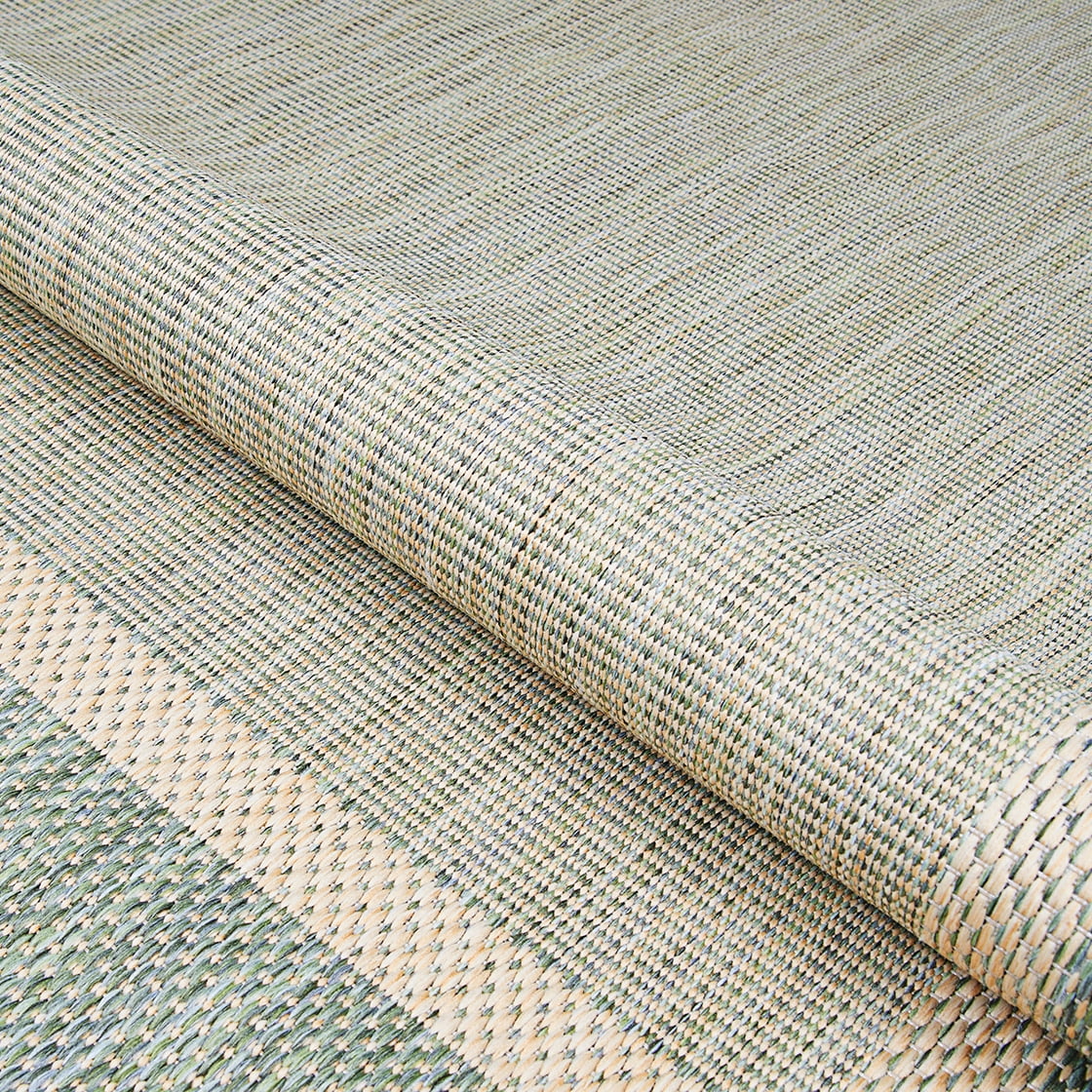 8.5' Beige and Green Bordered Round Polypropylene Area Throw Rug