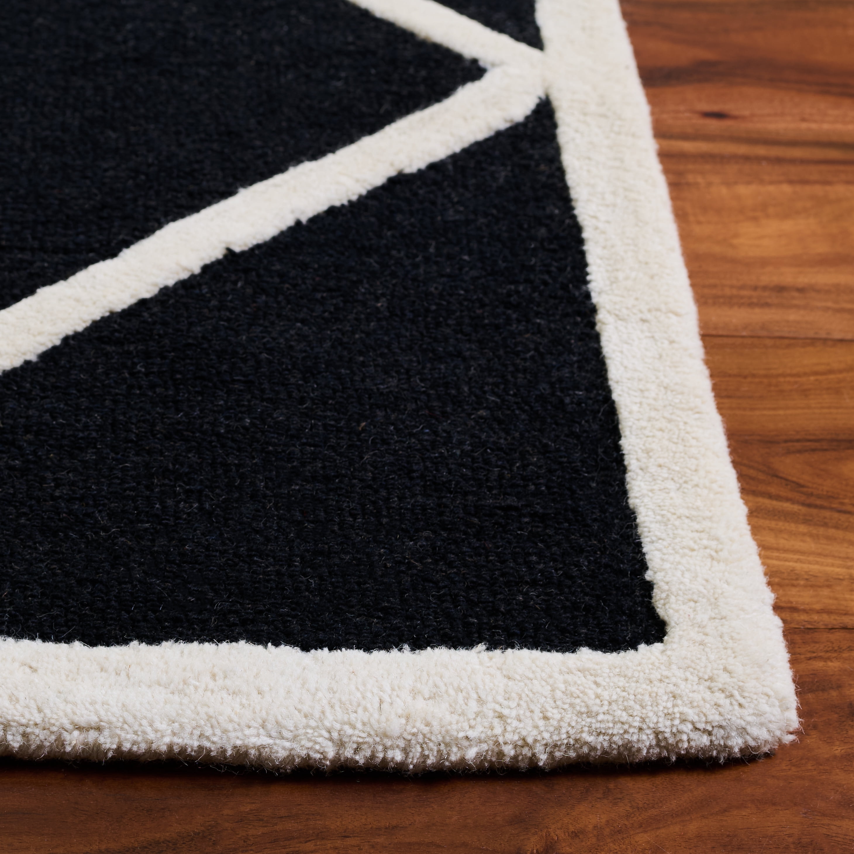 SAFAVIEH Cambridge Kennedy Geometric Wool Area Rug, Black/Ivory, 4' x 6'