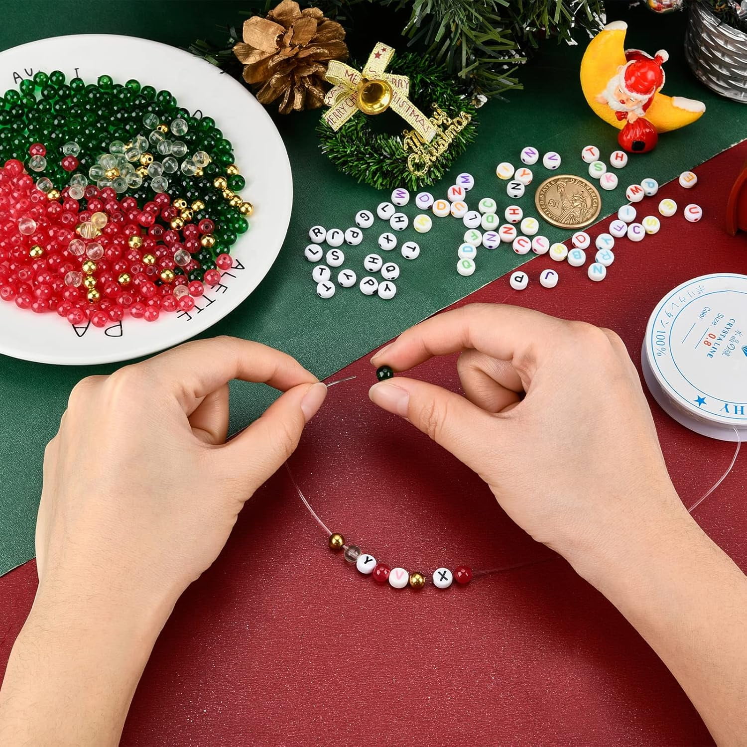 900pcs Glass Beads Alphabet Letter Beads Red Green Loose Beads Horizontal Hole Acrylic Beads Brass Spacer Beads with Elastic Thread DIY