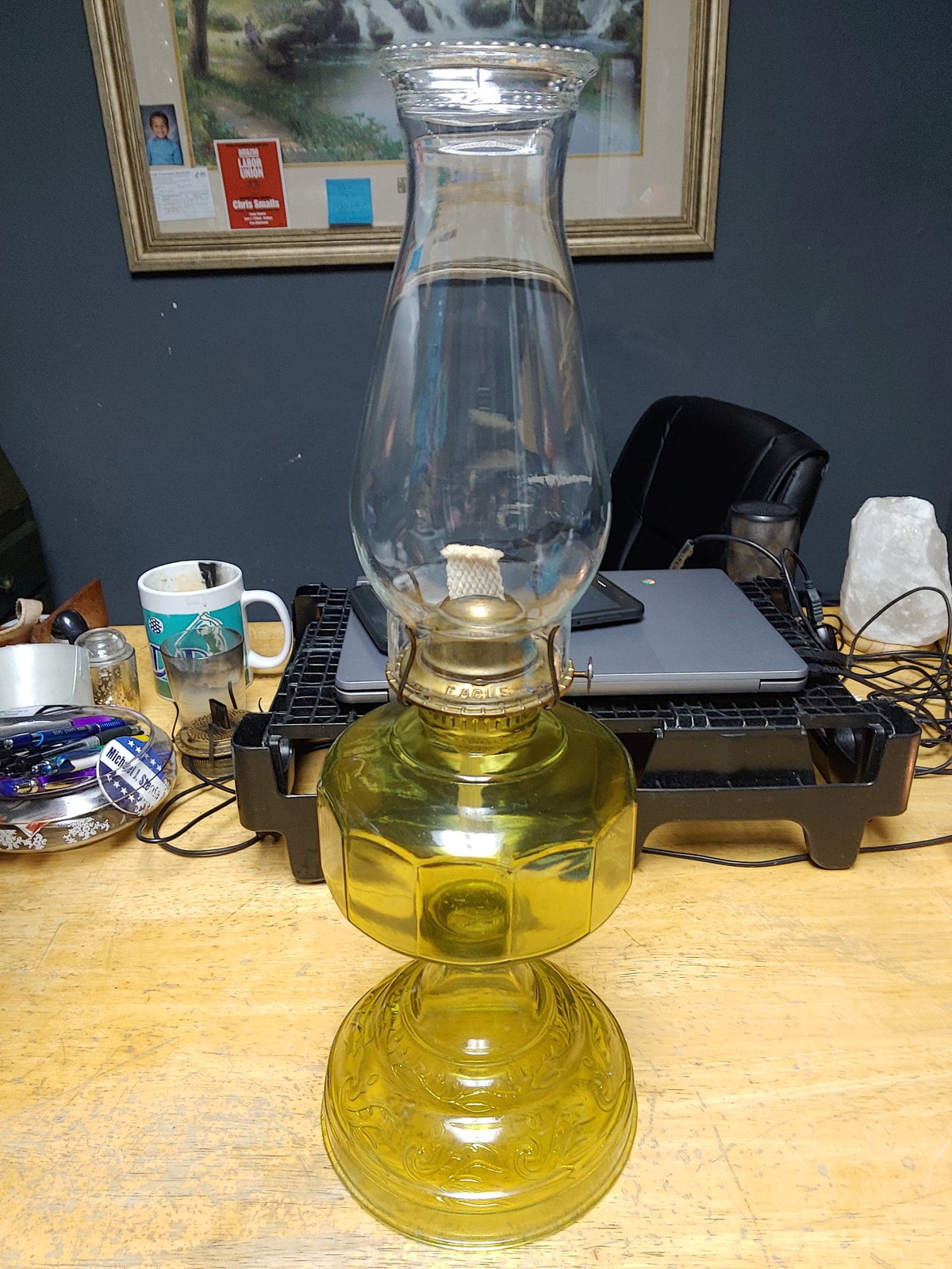 Eagle oil lamp with chimney