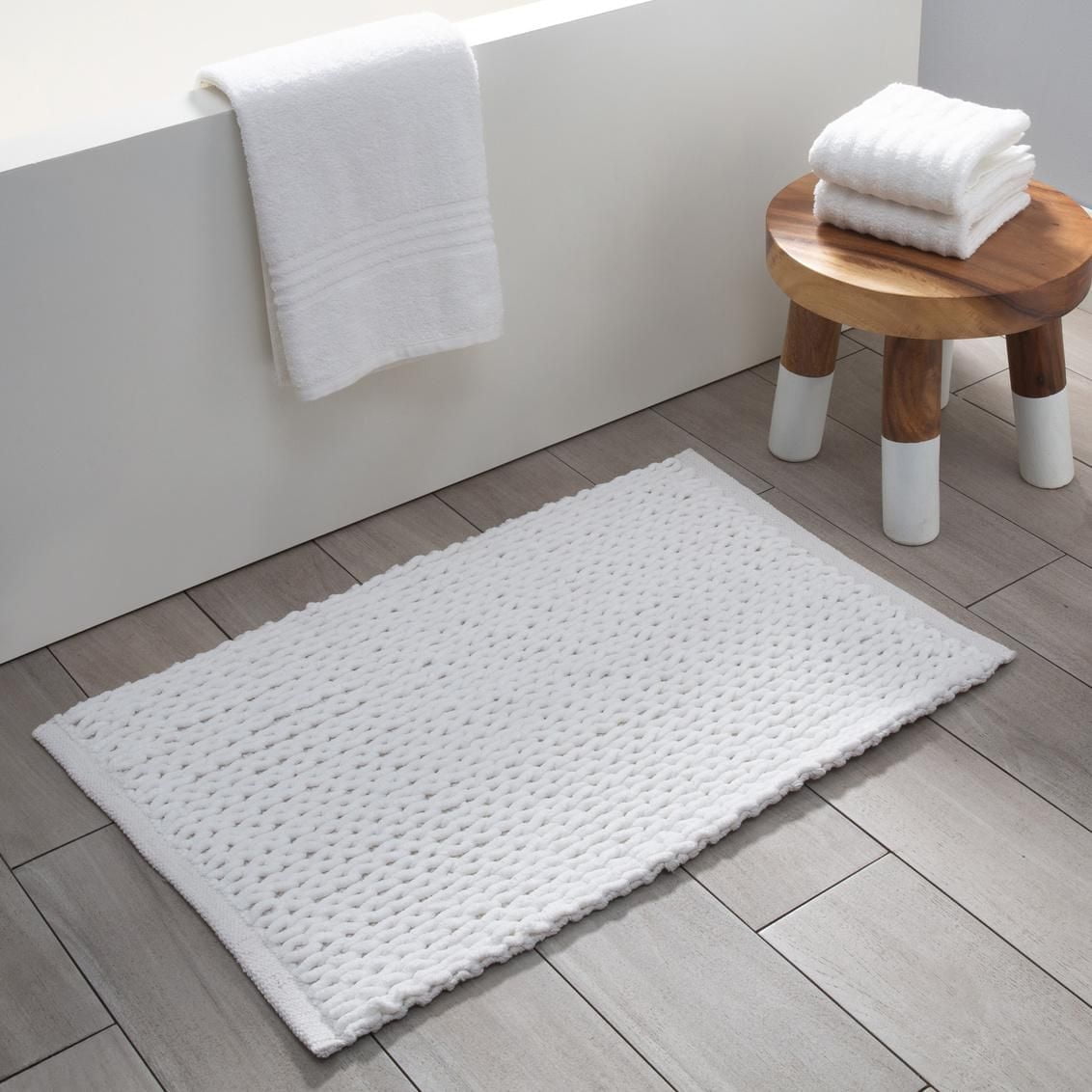 MODA BRAIDED WHITE BATH RUG 20 x 32"