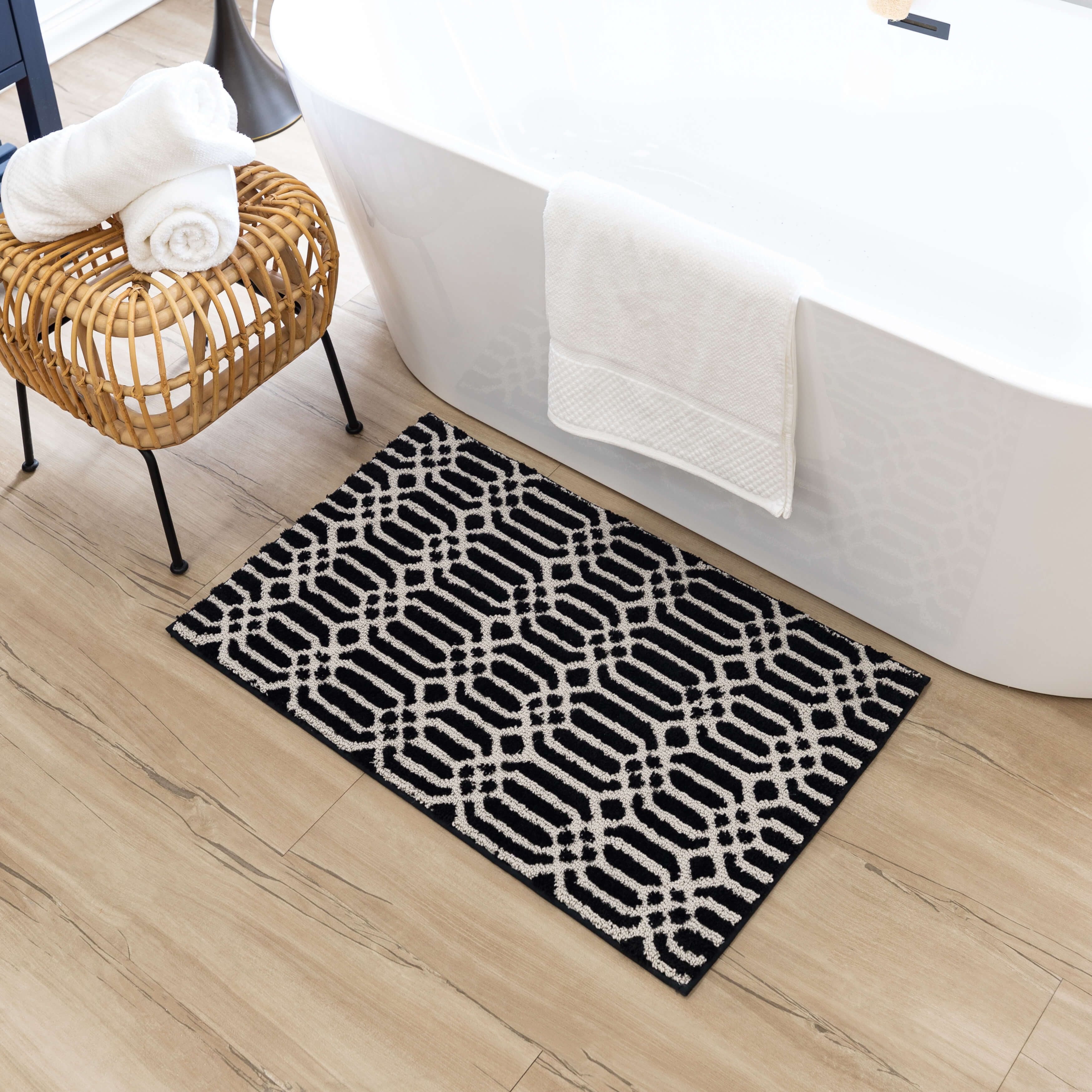 Mohawk Linkage Bath Mat Soft Absorbent Quick Dry Machine Washable Non-Slip Bathroom Mat, Black/ Flint, 20" x 34"