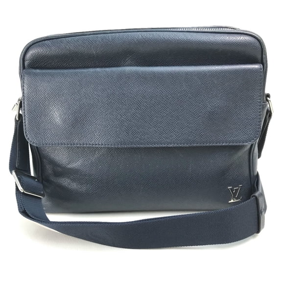 Pre-Owned Louis Vuitton M30261 Taiga bag messenger bag Shoulder Bag Blue Marine Navy (Fair)