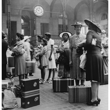 Stylishly Dressed African American Women At New York CityS Pennsylvania Station August 1942