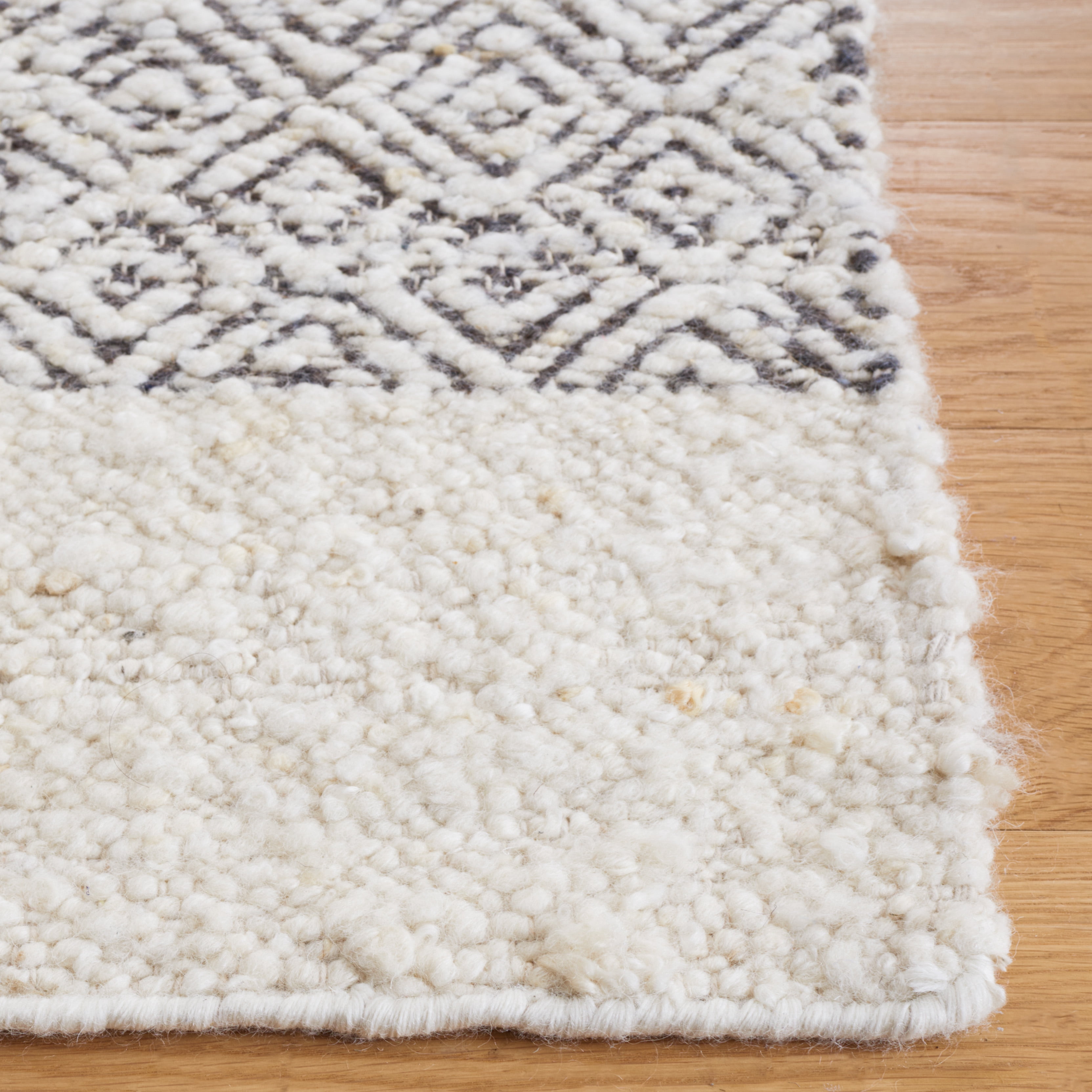 SAFAVIEH Natura Wilton Geometric Striped Runner Rug, Ivory/Black, 2'3" x 9'