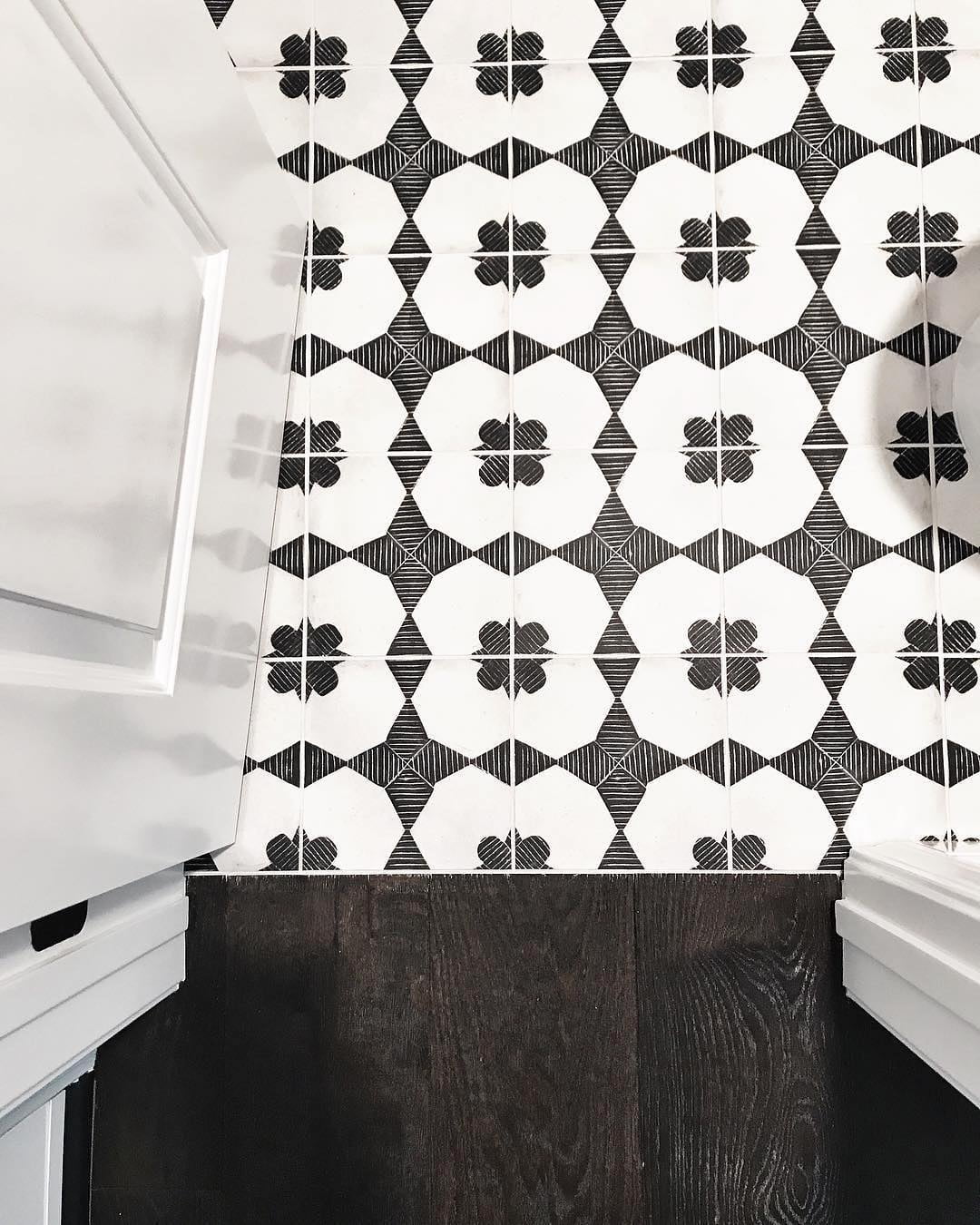 Enchante 8-in x 8-in Decorative Field Tile in Moderno (11.61 SqFt/Ctn) Enchante 8-in x 8-in Decorative Field Tile in Moderno (11.61 SqFt/Ctn)