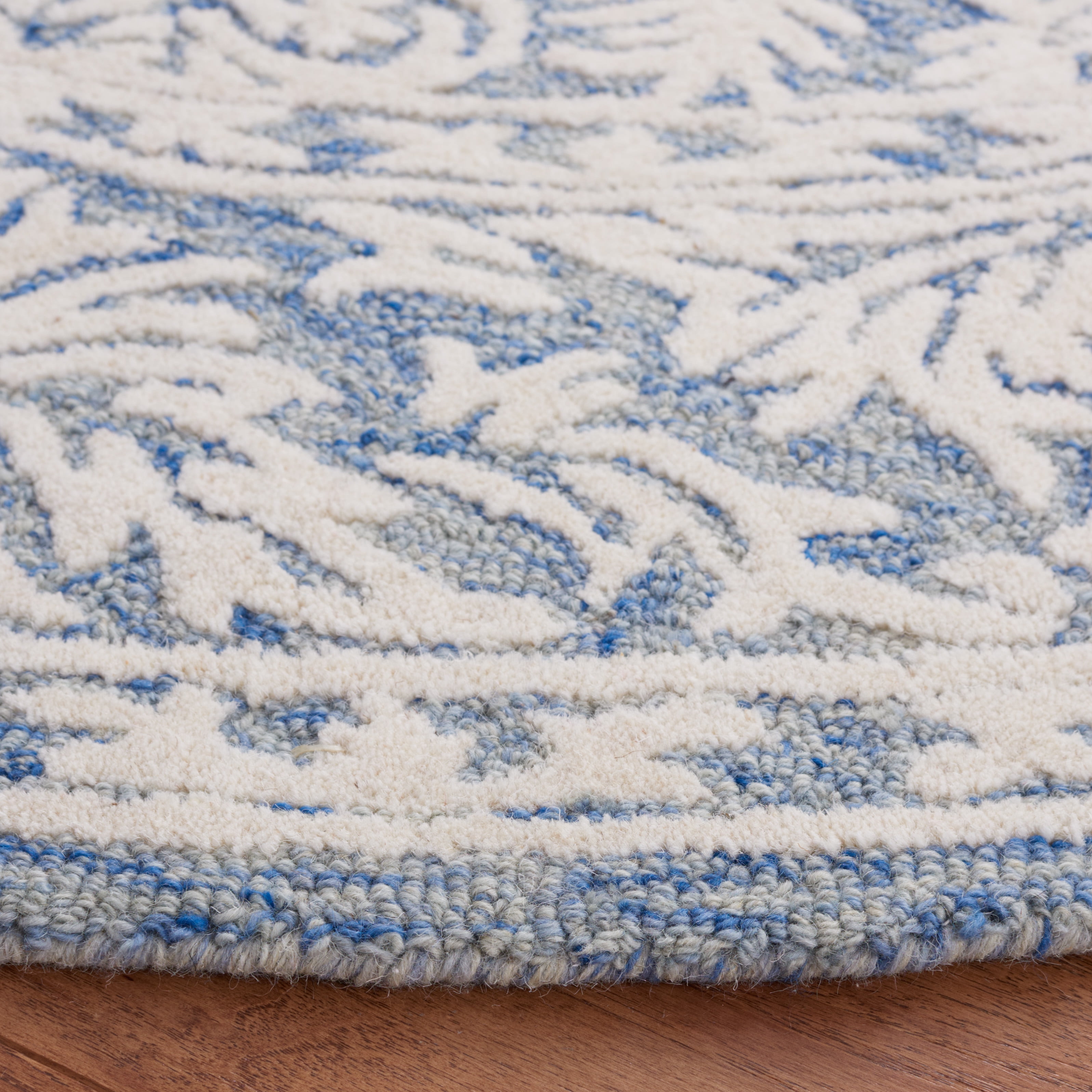 SAFAVIEH Metro Wayland Medallion Area Rug, Blue/Ivory, 6' x 6' Round