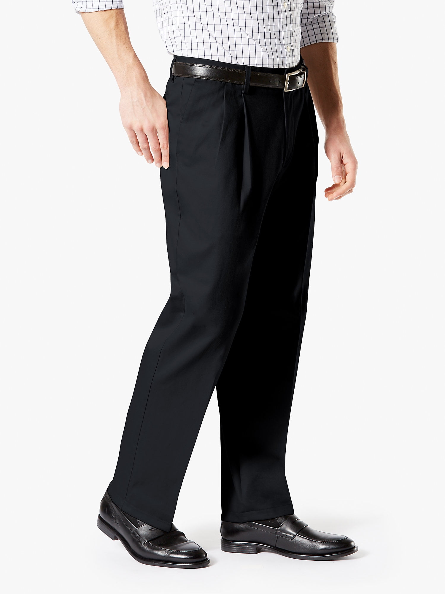 Dockers Men's Pleated Classic Fit Signature Khaki Lux Cotton Stretch Pants