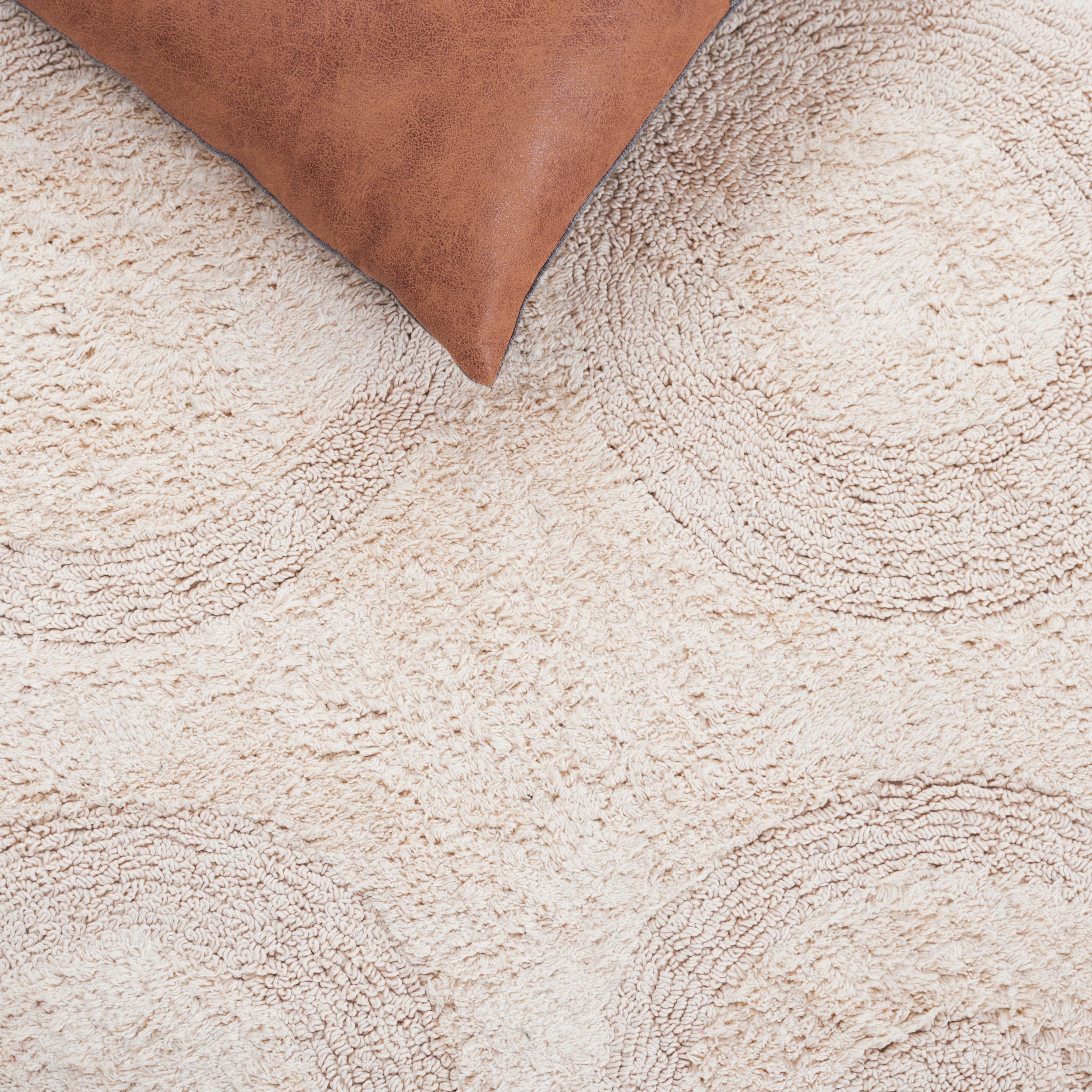 SAFAVIEH Easy Care Hemming Geometric Area Rug, Ivory, 5' x 8'