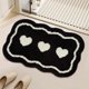 thumbnail image 5 of Bonita alfombrilla de baño de microfibra con diseño de flores negras, divertidas alfombrillas de baño, suaves, esponjosas, absorbentes, de secado rápido, antideslizantes, con respaldo de TPR,, 5 of 5
