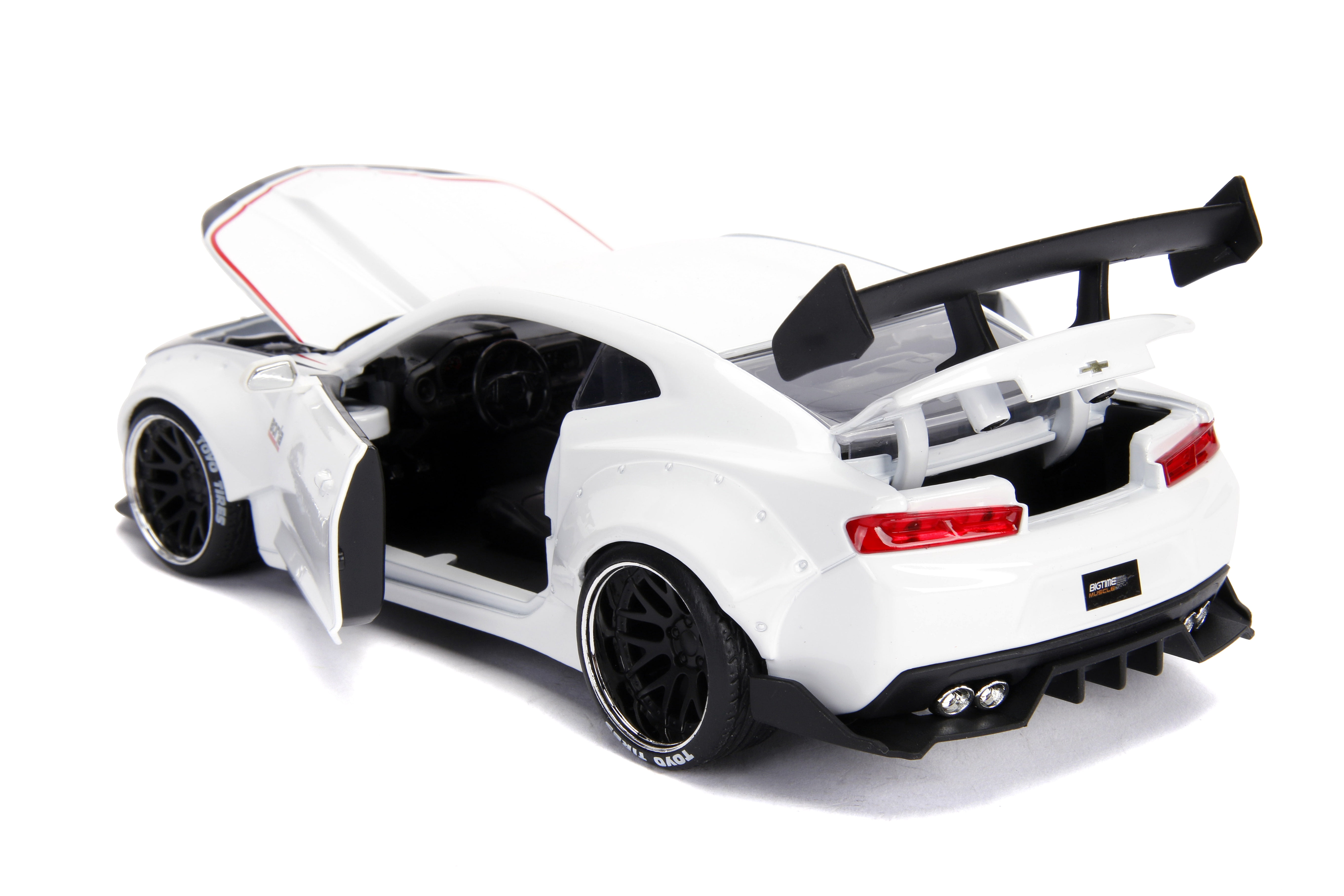 BigTime Muscle 1:24 2016 Chevy Camaro SS Widebody Die-cast Car Silver Play Vehicles(Selections May Vary)
