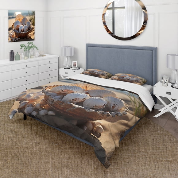 Designart "Seashell Sonata Beach Photo I" Nautical & Beach Bedding Covert Set - Coastal Animal Beige Animals Bed Set With 2 Shams