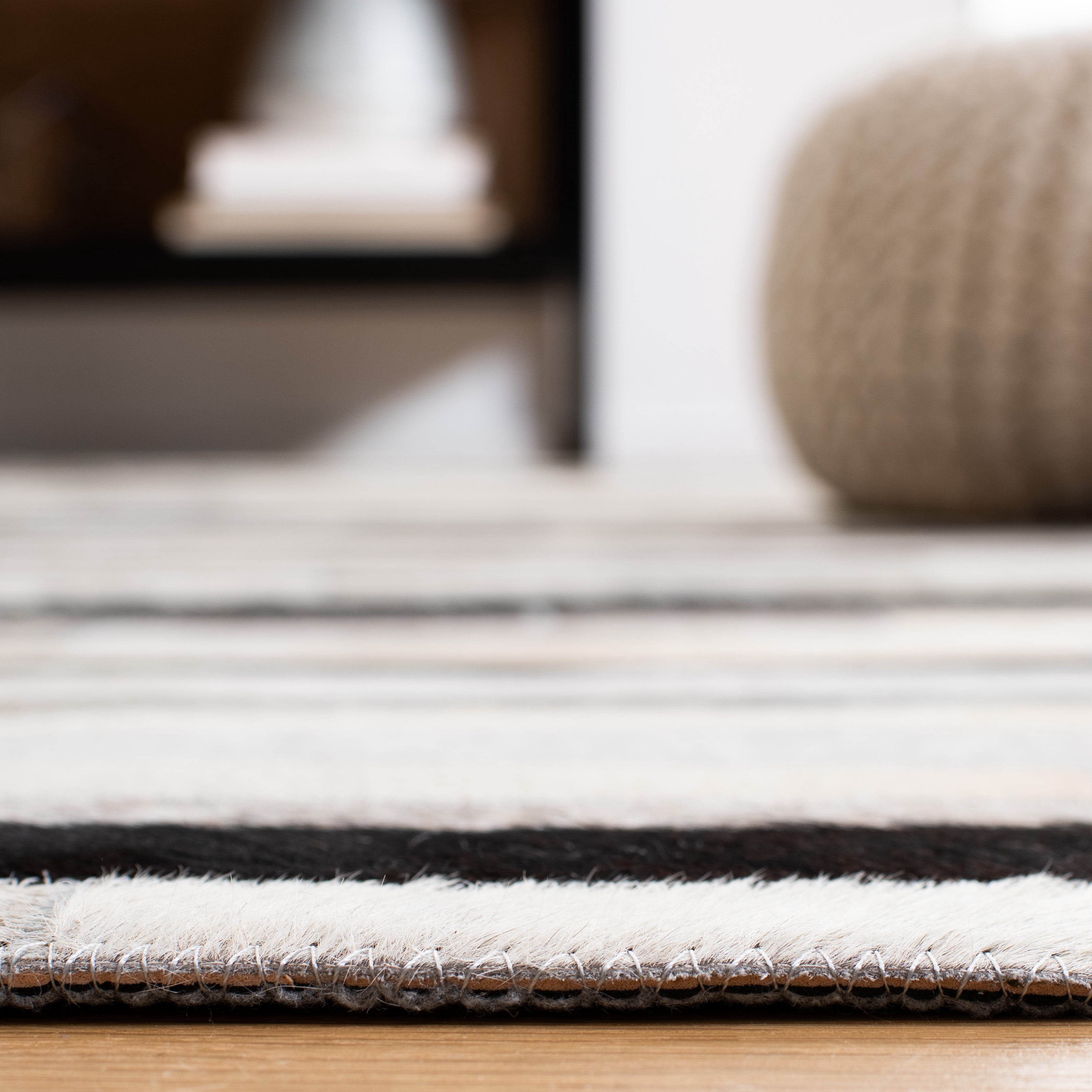 SAFAVIEH Studio Leather Forrester Striped Area Rug, Ivory/Black, 4' x 6'