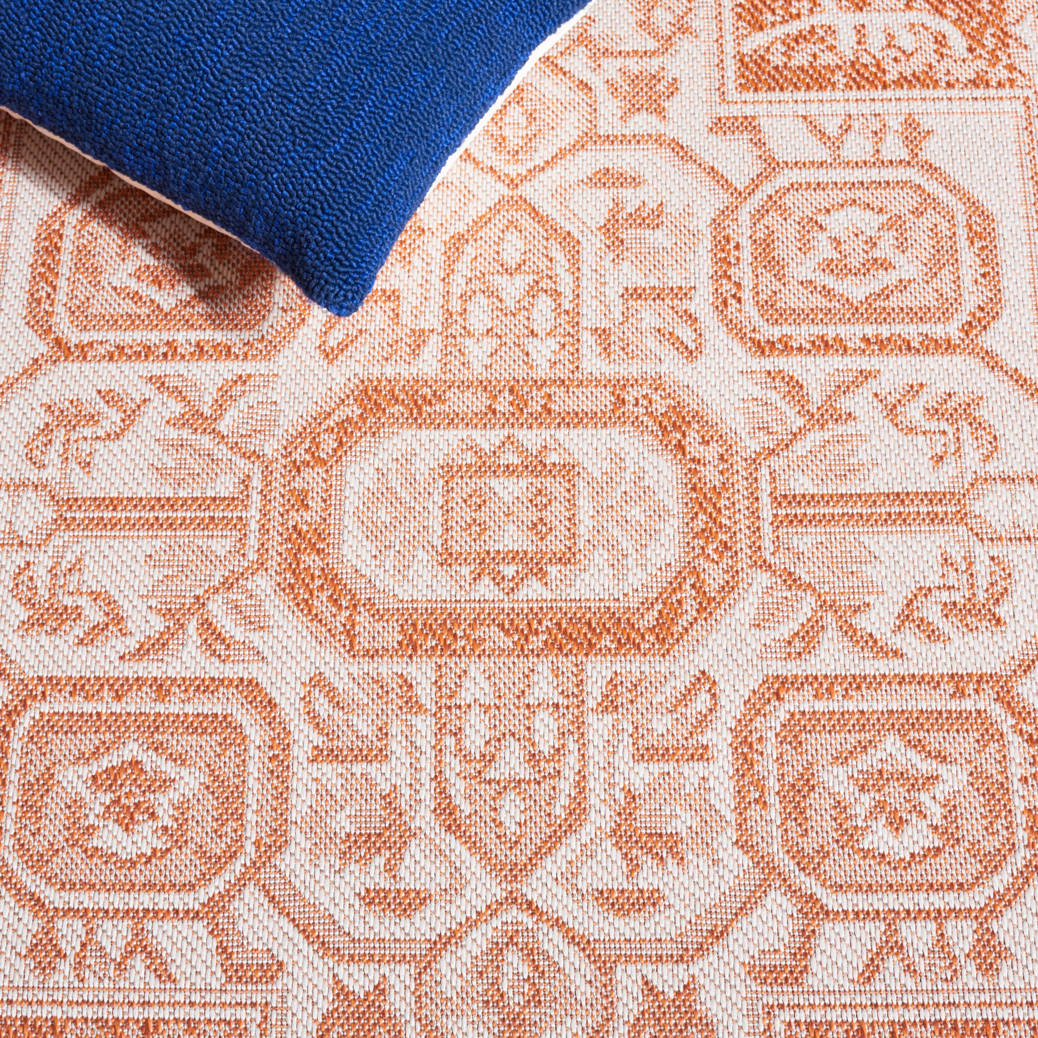 SAFAVIEH Machine Washable Rug Indoor/Outdoor Bermuda Collection - Bermuda Stacy Medallion Indoor/Outdoor Area Rug, Rust/Ivory, 4' x 6'