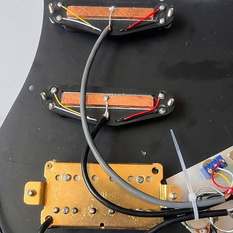 Left-handed SSH Prewired Guitar Strat Pickguard Set with Silent Switch Kill Swith Humbucker Pickups Coil Splitting Switch Multi Switch Harnesses ,For Fender ST Electric Guitar Replacement Part