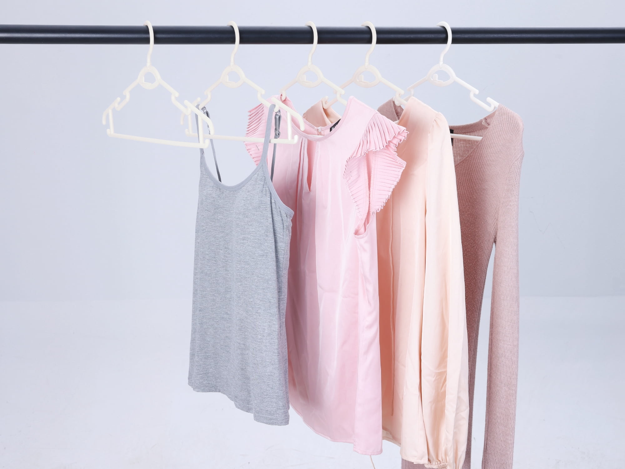 Unique Bargains Plastic Non-Slip Hangers Space Saving Clothes Hangers 30 Packs White