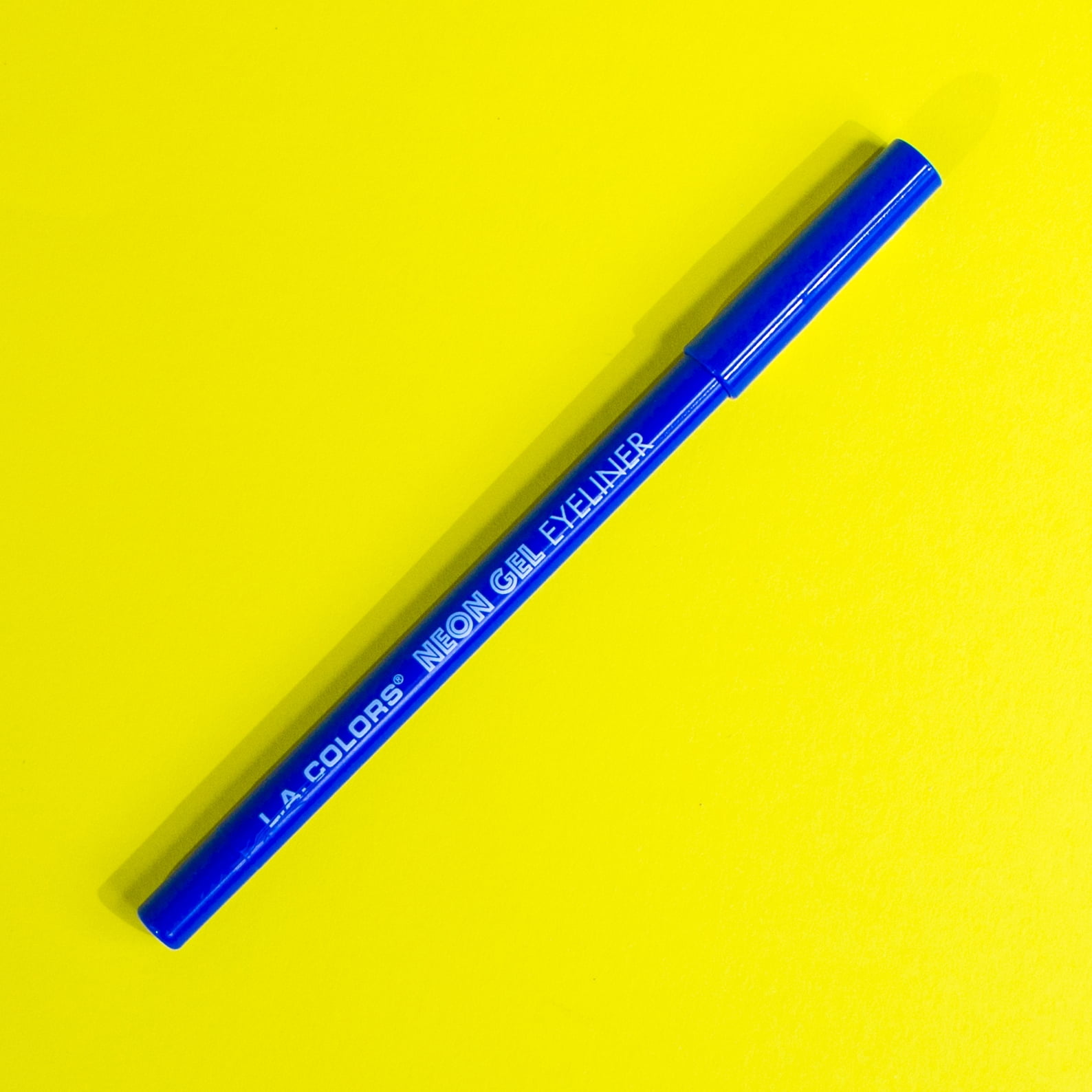 L.A. COLORS Smudge & Transfer proof Smooth Glide-on Gel Eyeliner Hypnotic, Blue, 0.05 oz