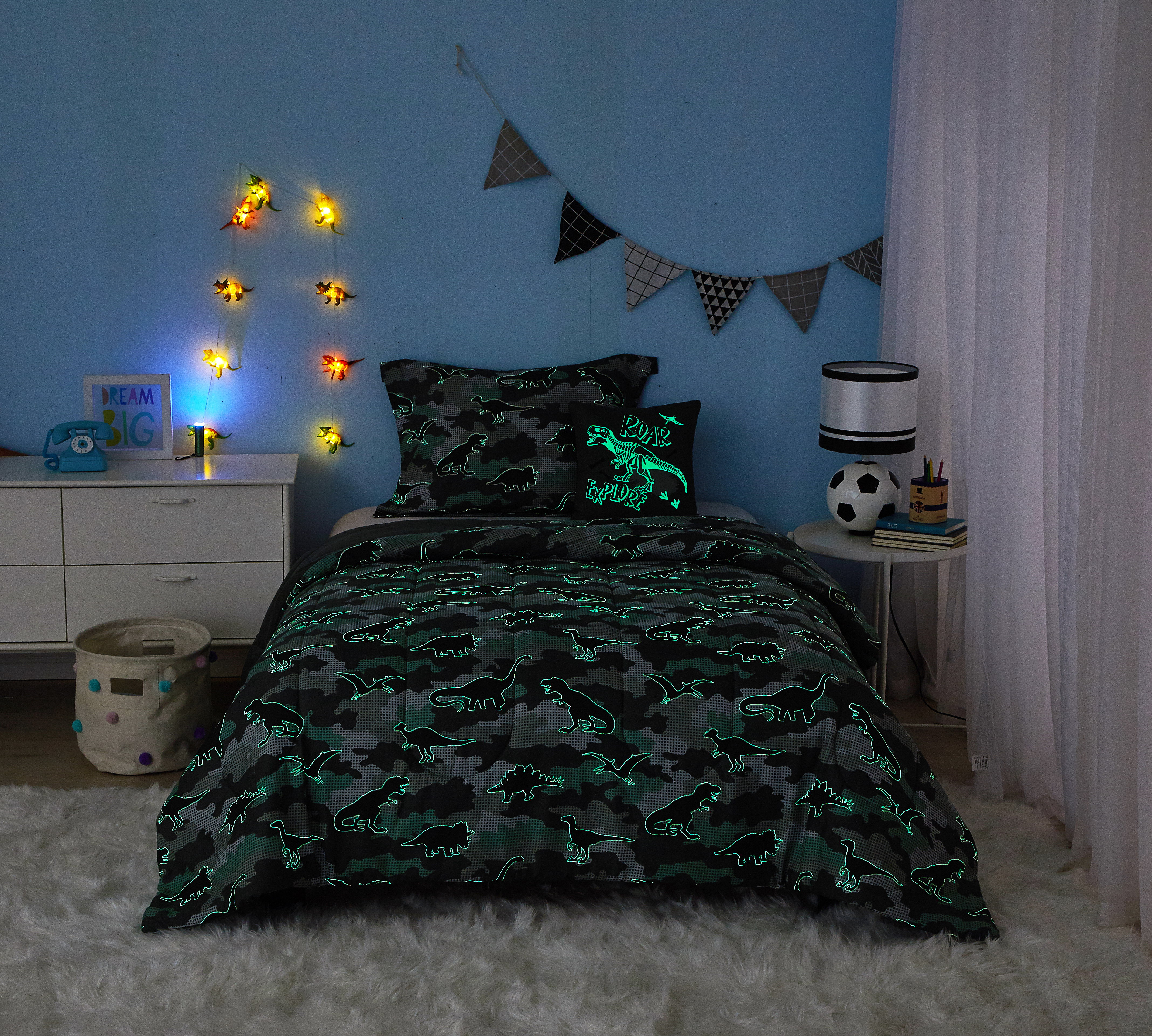 Your Zone Camo 5 Piece Glow In the Dark Comforter Set with Bonus String Light, Twin