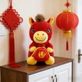 thumbnail image 3 of Encanto cultural: La mascota del Año del Caballo 2026 está diseñada en un estilo tradicional chino, con sillas de montar bordadas y crines de hilo dorado, que encarnan el estilo de las pinturas de cab, 3 of 6