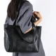 thumbnail image 5 of Bolso grande 2024 nuevo bolso de mano de gran capacidad, sencillo y versátil, bolso de hombro de cuero suave grueso, 5 of 5
