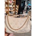 thumbnail image 4 of Bolsos para mujer 2024 nuevo bolso coreano con cadena de perlas para las axilas, bolso de hombro para ir al trabajo, bolso cruzado dulce y versátil, 4 of 4