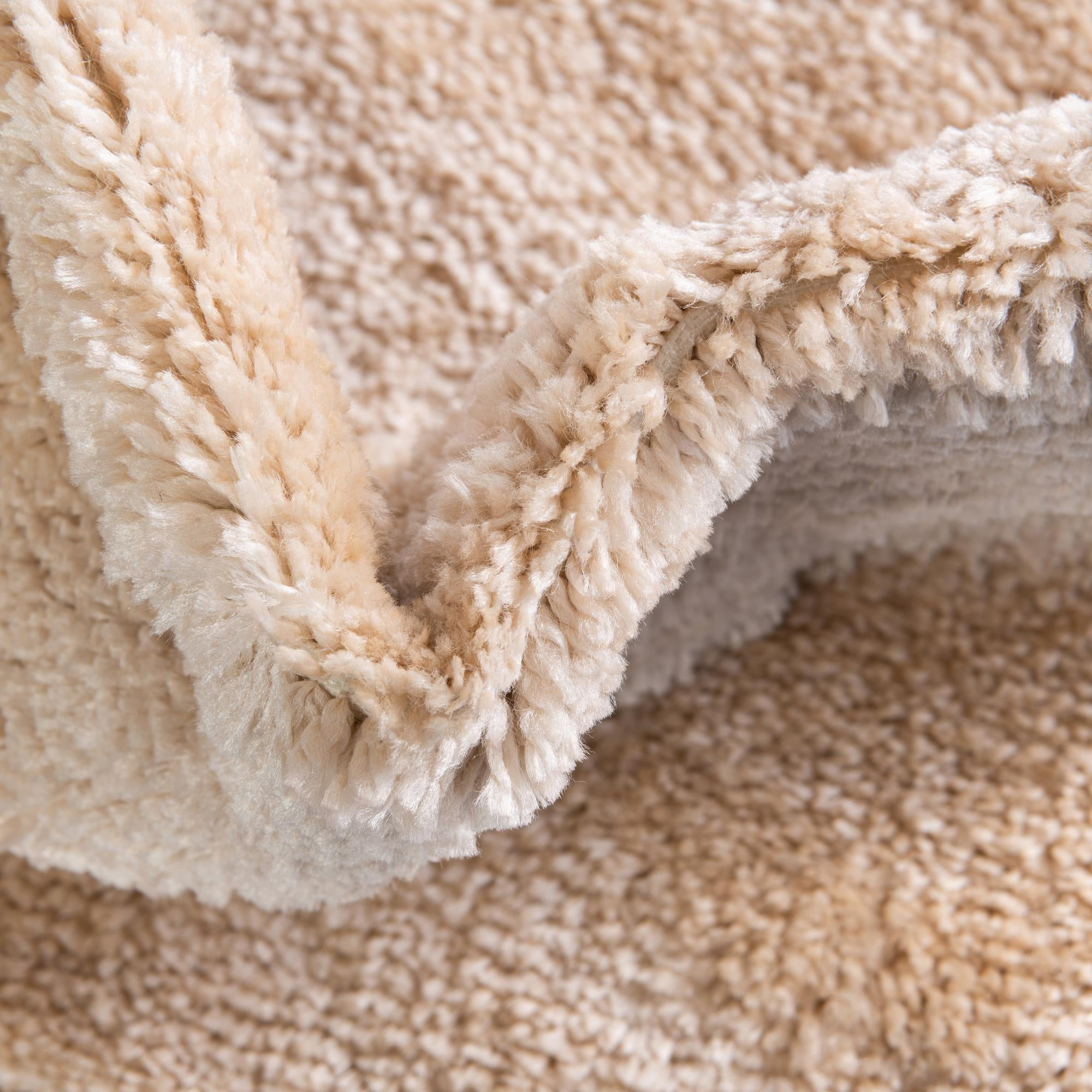 Rugs.com Bano Everyday Bath Mat Collection Rug – 1' 8 x 2' 7 Sandy Beige Machine Washable Shag Bath Mat, Extra Soft and Absorbent, Non-Slip, Quick Dry, Perfect for Bathroom