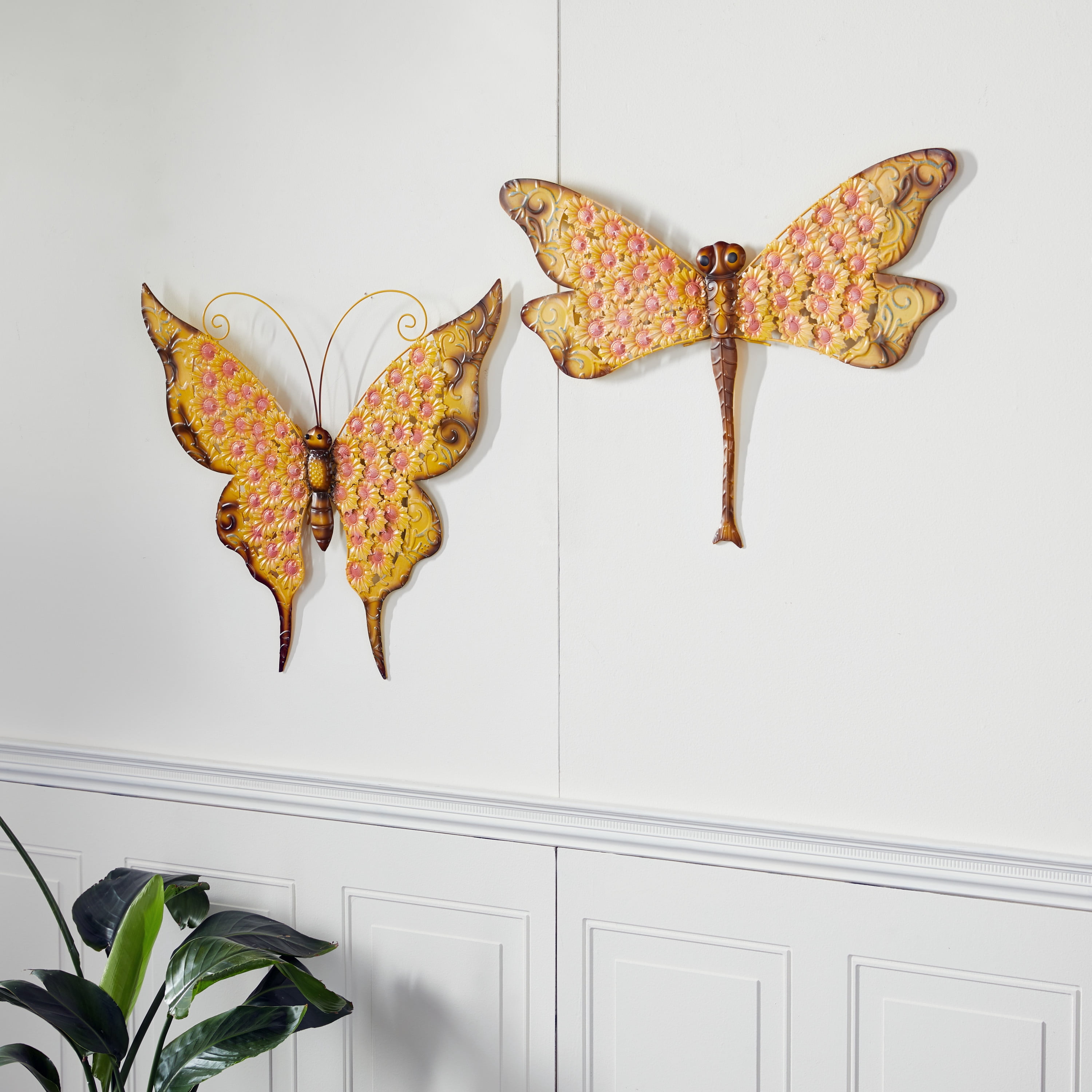 DecMode Outdoor 25", 27" Yellow Metal Farmhouse Garden Wall Decor, 2 - Pieces