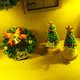 thumbnail image 4 of Corona de casa de muñecas Hesroicy con campana, modelo de árbol de Navidad en miniatura de plástico simulado, decoración de festival para niños, 4 of 8