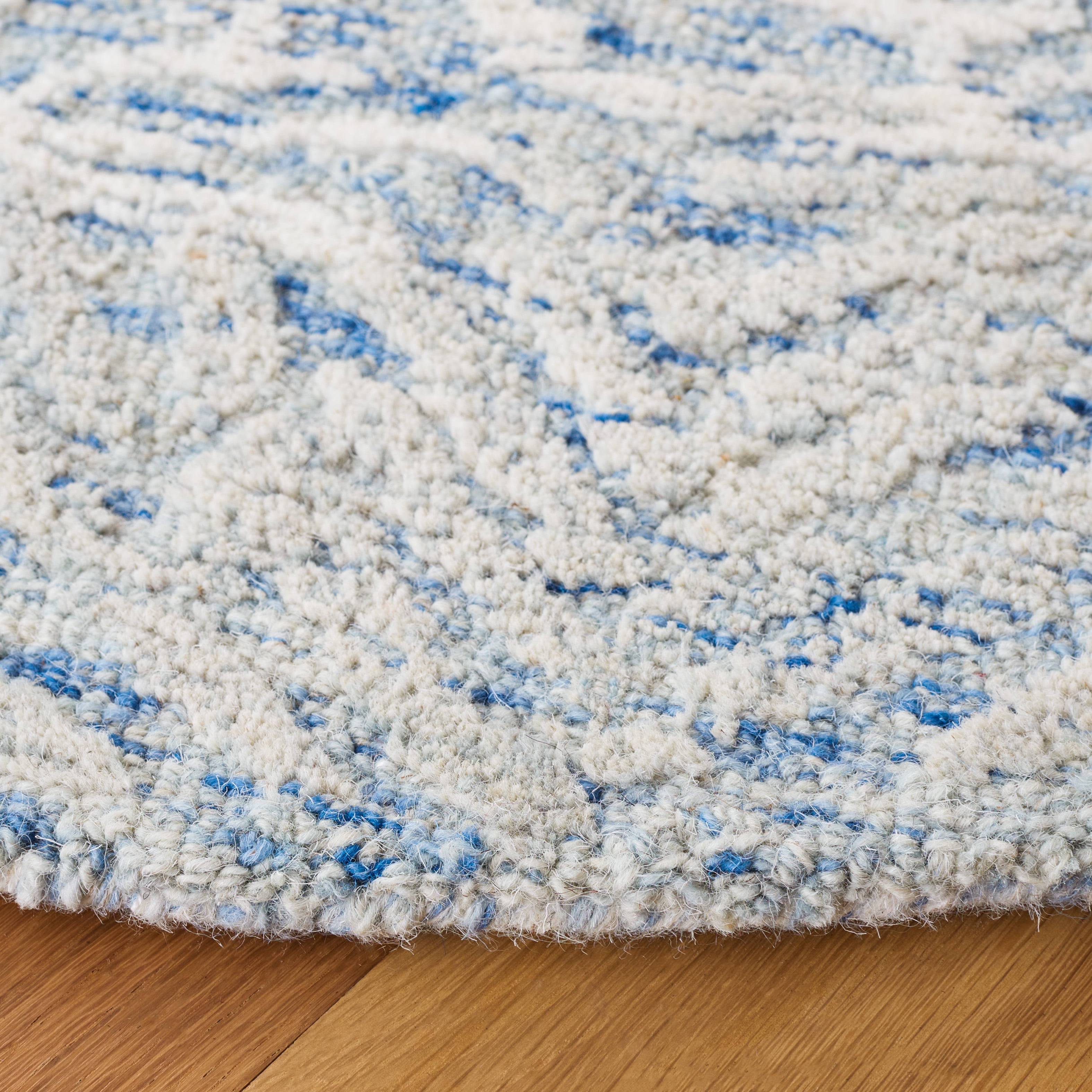Safavieh Metro Saranna Medallion Area Rug, Blue/Ivory, 6' x 6' Round