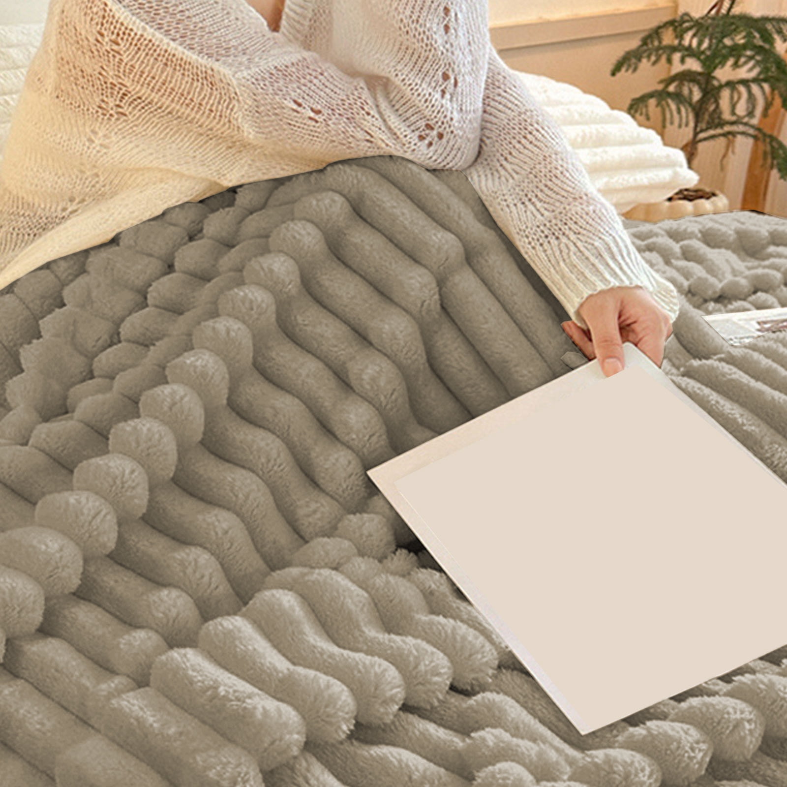 Boovnll Bunny Blanket, Super Soft & Warm Faux Rabbit Fur Throw Blanket, Lightweight Microfiber Machine Washable for Bedroom, Living Room, Chair, Couch, Sofa, Blanket - (28x39")